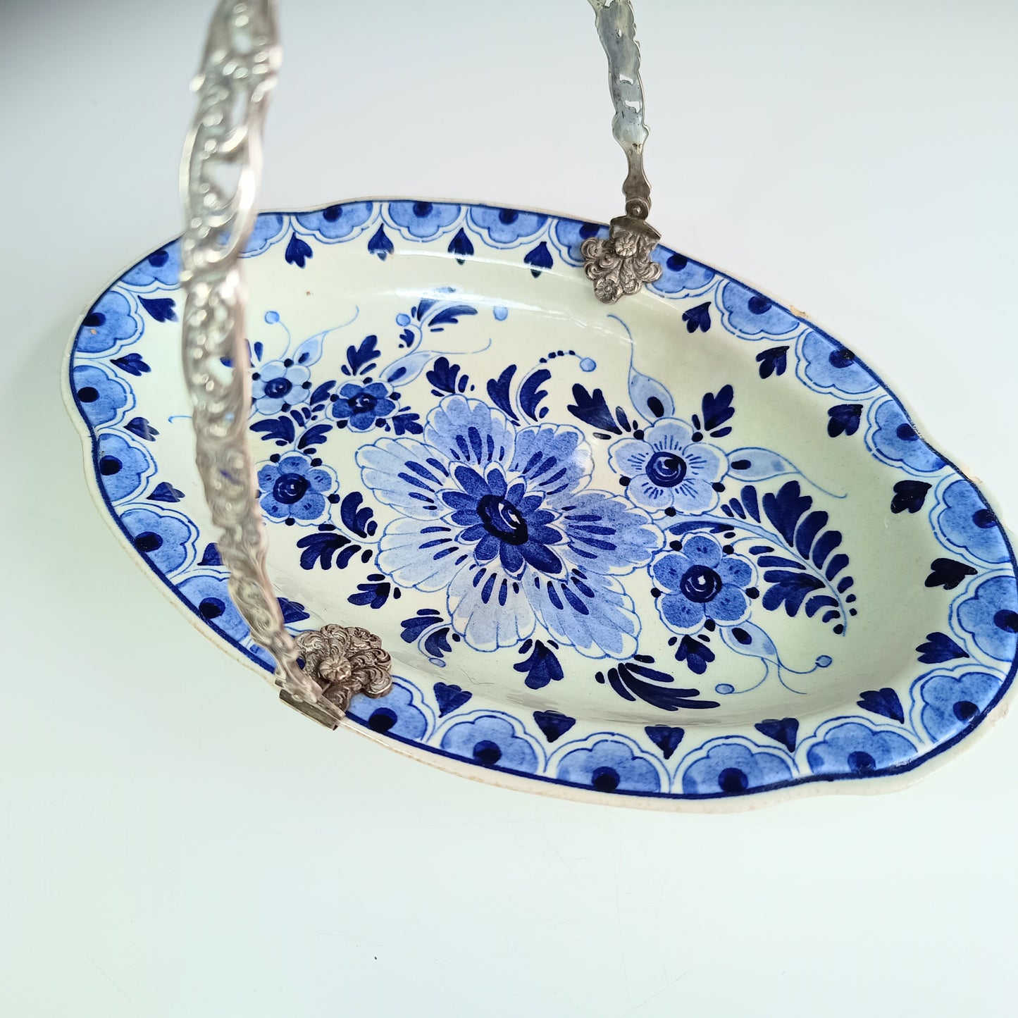 Vintage Delftware Pastry Server with 830 Silver Swing Handle – Delft Blauw, Pre/Post WWII, BW Factory