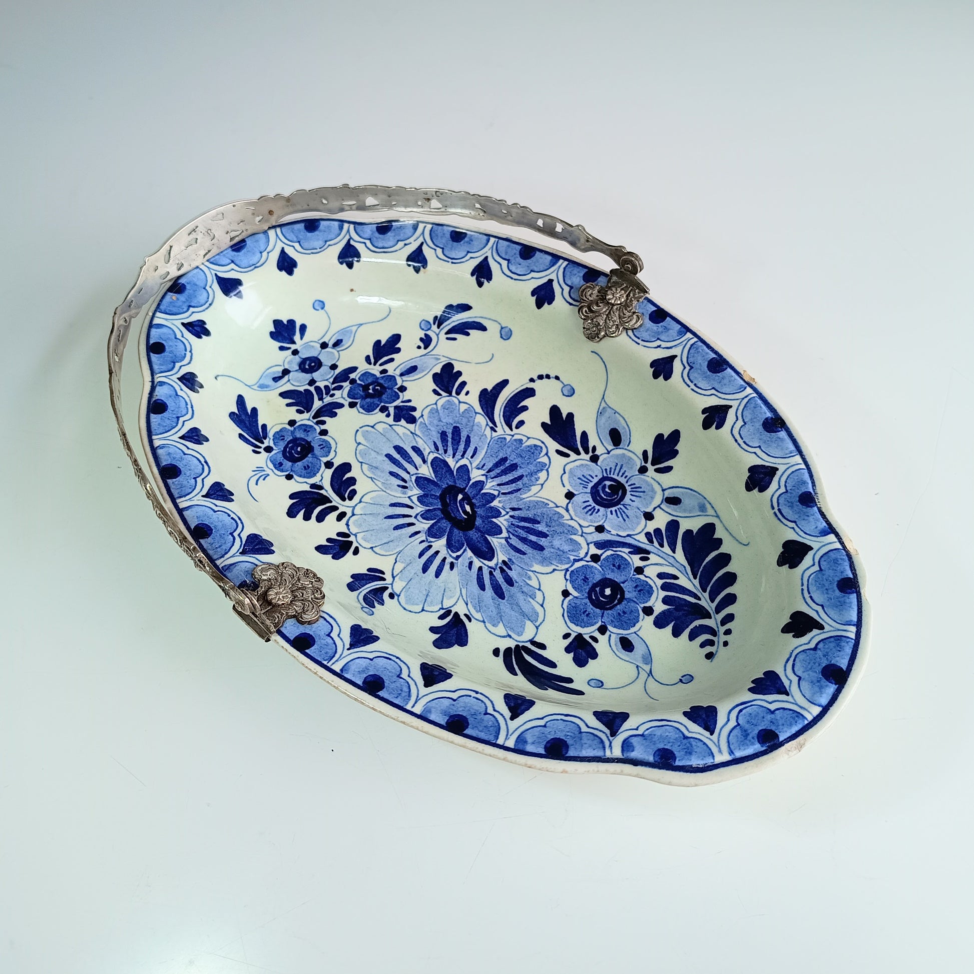 Vintage pastry server by Delft with Solid silver handle