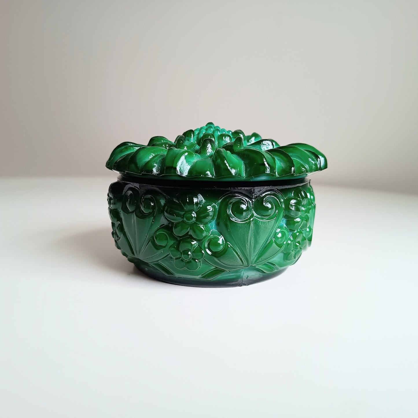 Art Deco Bohemian Art Glass Malachite Glass Lidded Jewellery Box or Watch Box, Schlevogt, Hoffner Designer