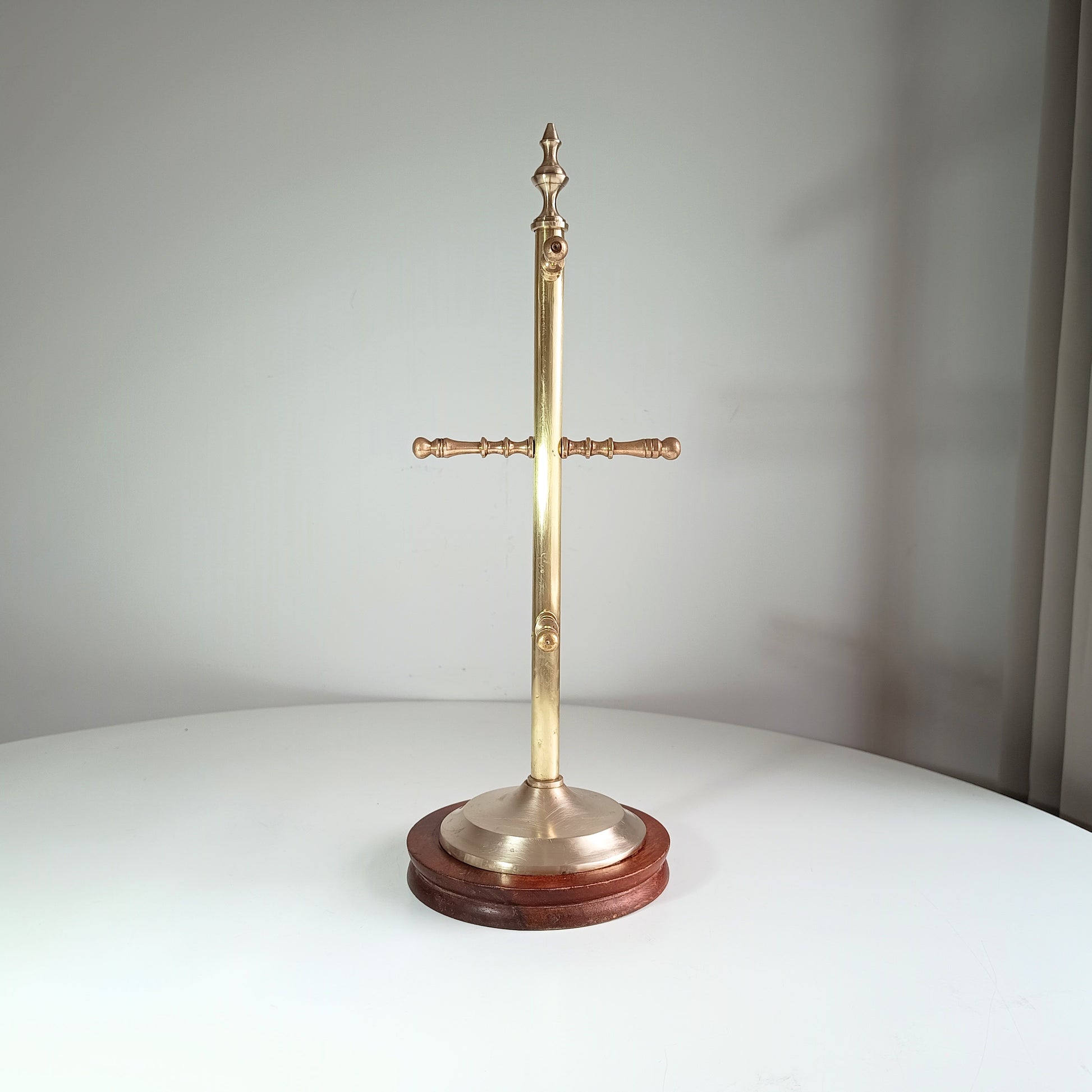 Vintage Tea Cups Holder or Coffee Mugs Drinks Station, Brass and Mahogany Tone Wood