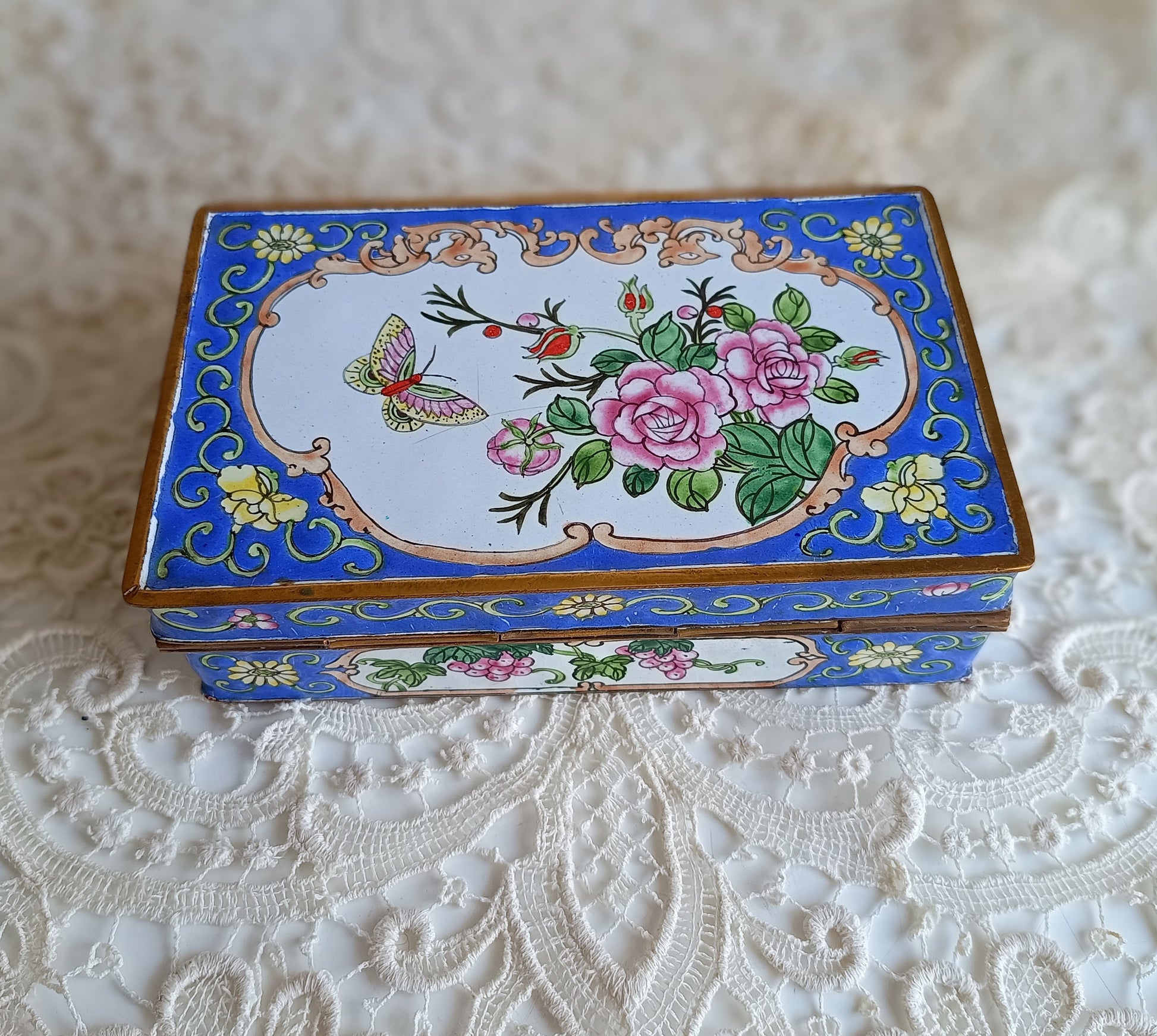 Chinese Republic Canton Enamel Jewellery or Stationery Box