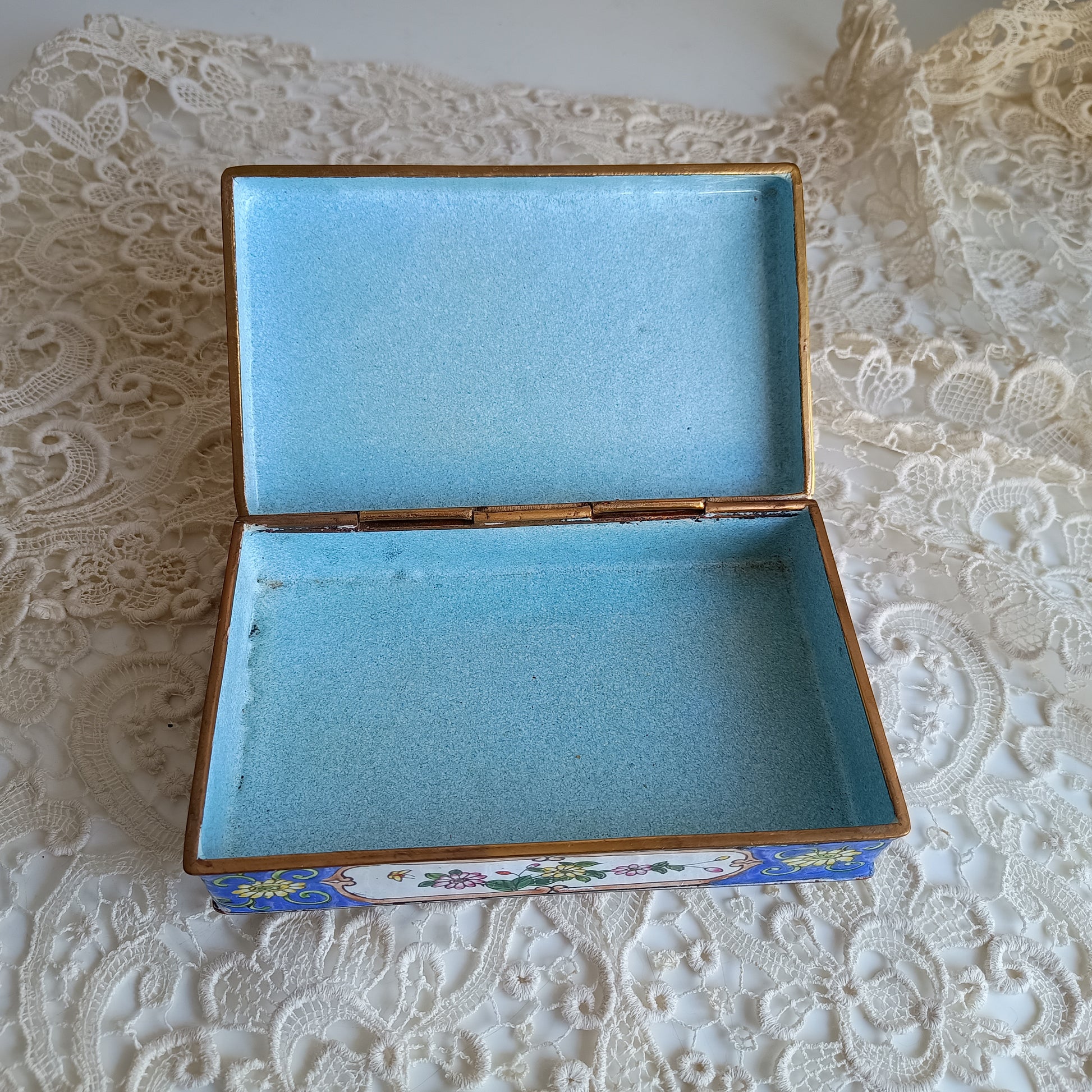 Chinese Republic Canton Enamel Jewellery or Stationery Box
