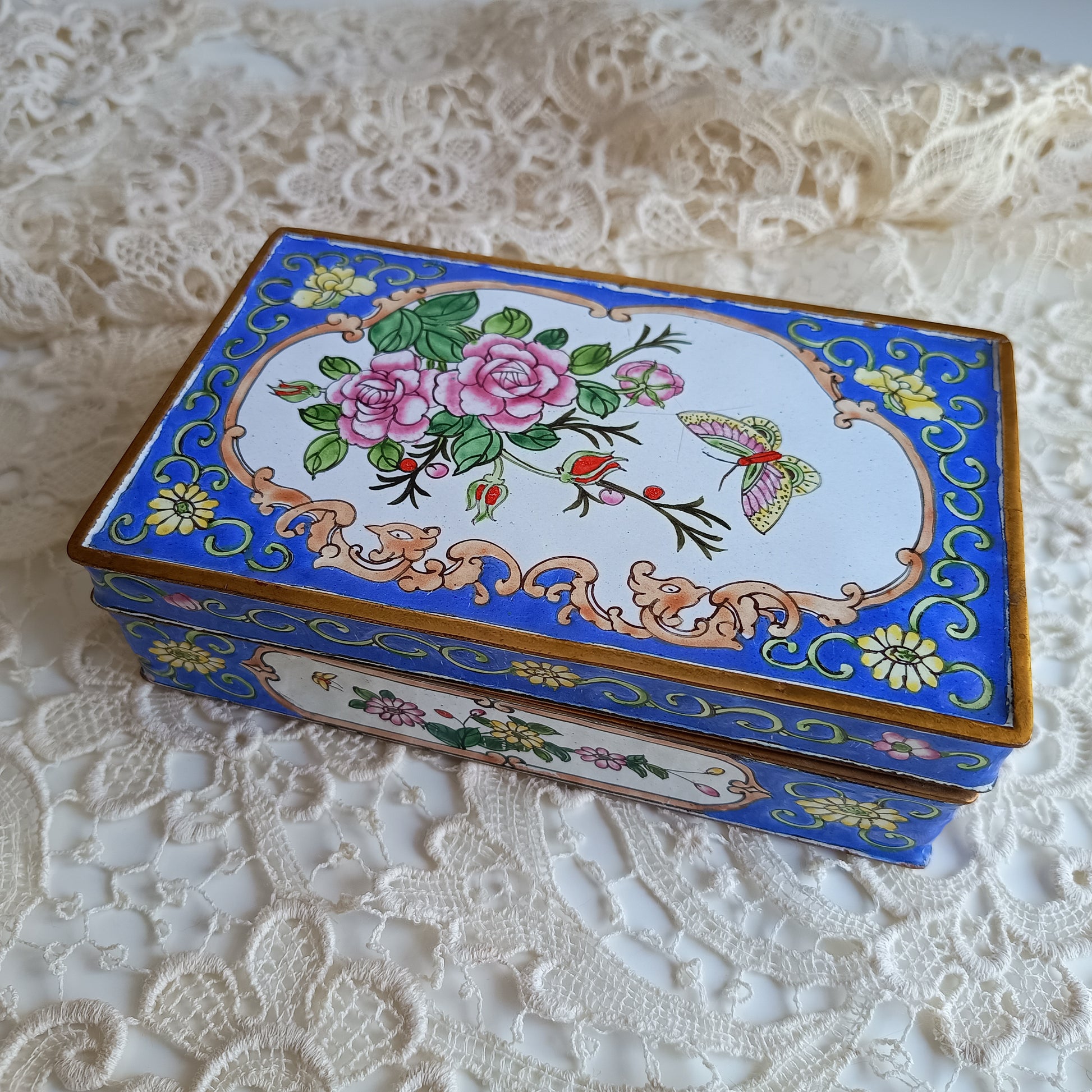 Chinese Republic Canton Enamel Jewellery or Stationery Box