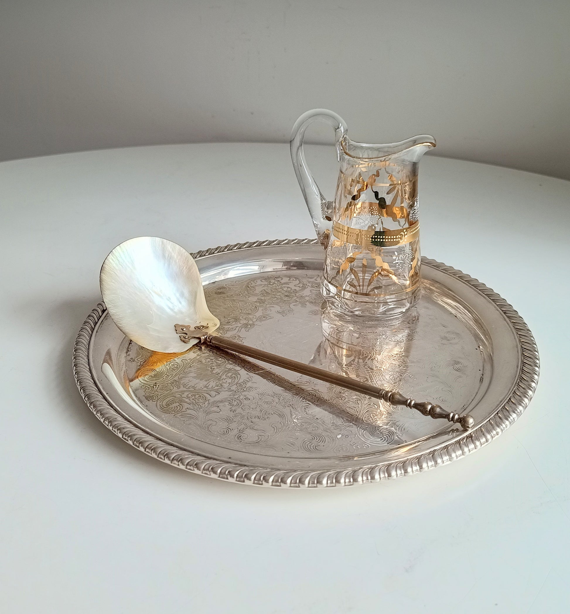 Art Nouveau Edwardian Mother of Pearl Caviar or Seafood Serving Shell Spoon with Decorative Handle 1900s