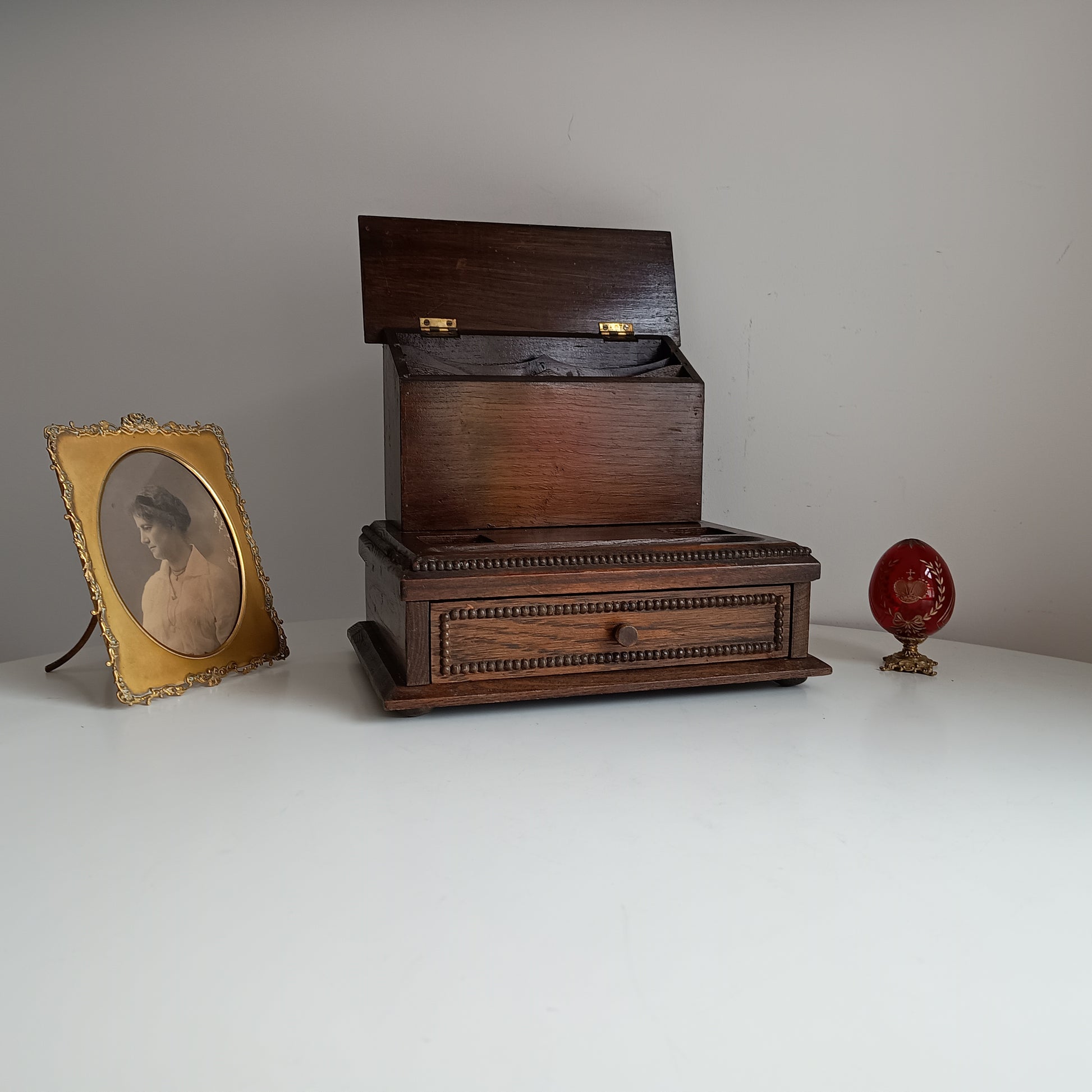 Antique English Small Oak Desk Tidy With Lidded Papers Holder And Pull Out Drawer, Circa 1890 1900