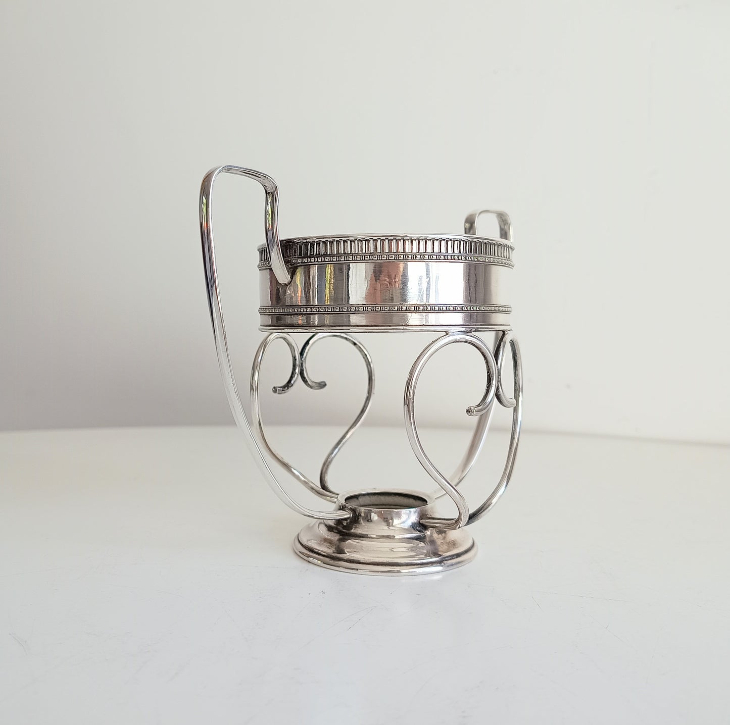 Vintage Georgian Style Silver Plate Neo-Classical Red Wine Bottle Display Stand Wine Cradle Drinks station