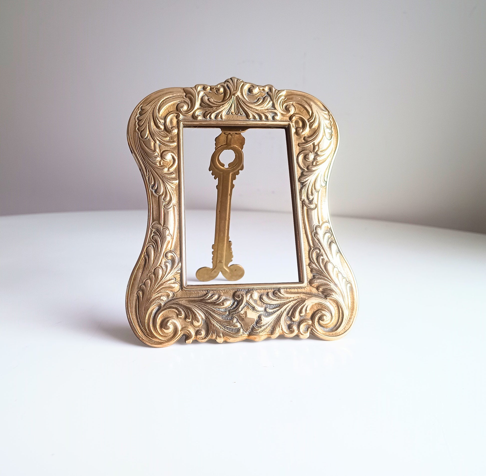 Vintage Solid Brass Art Nouveau Desktop Frame Antique Easel Photo Frame