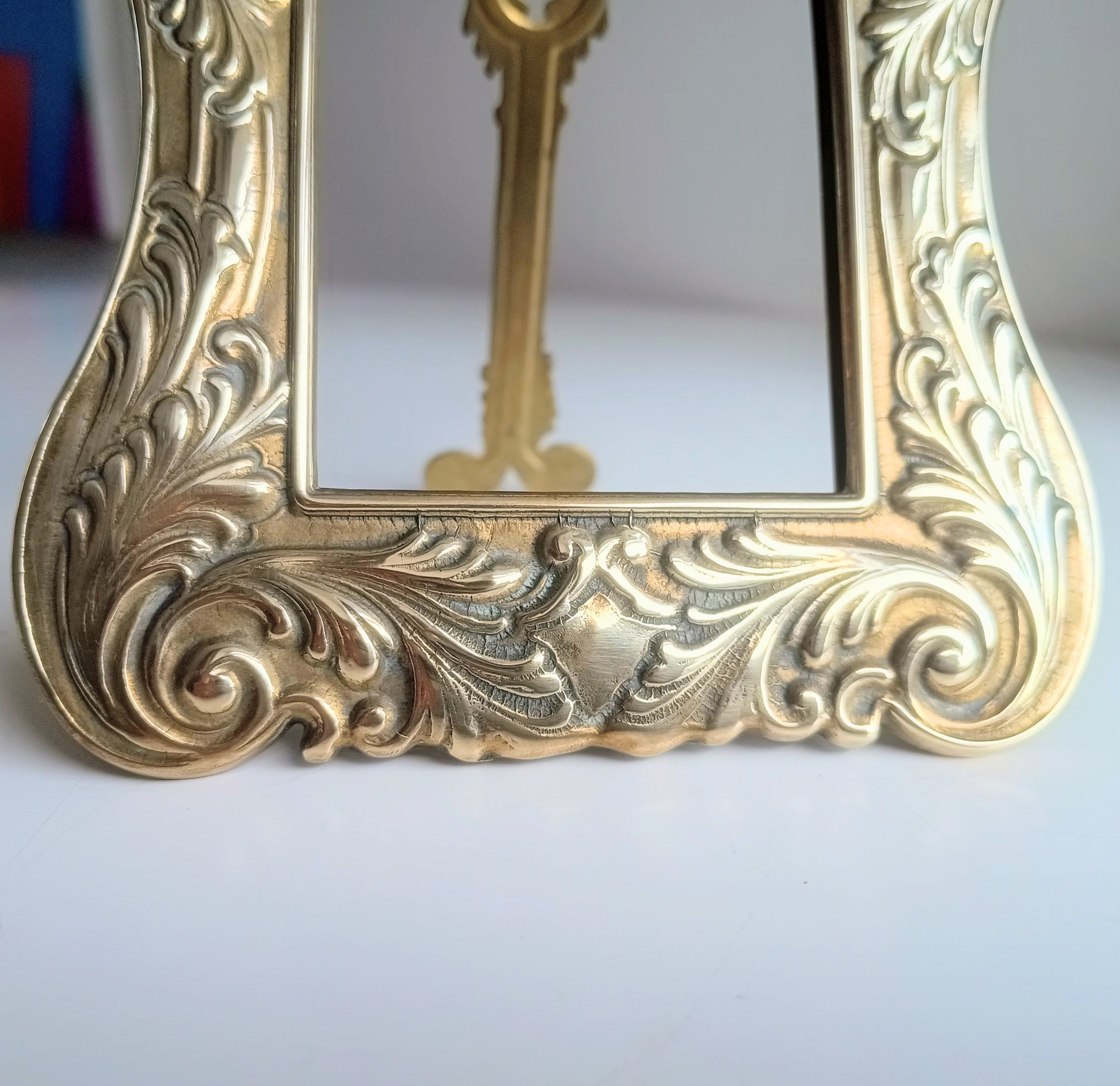 Vintage Solid Brass Art Nouveau Desktop Frame Antique Easel Photo Frame