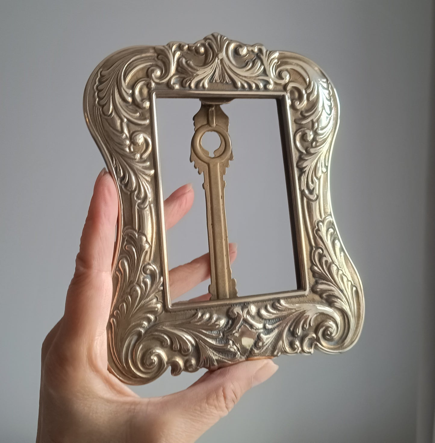 Vintage Solid Brass Art Nouveau Desktop Frame Antique Easel Photo Frame