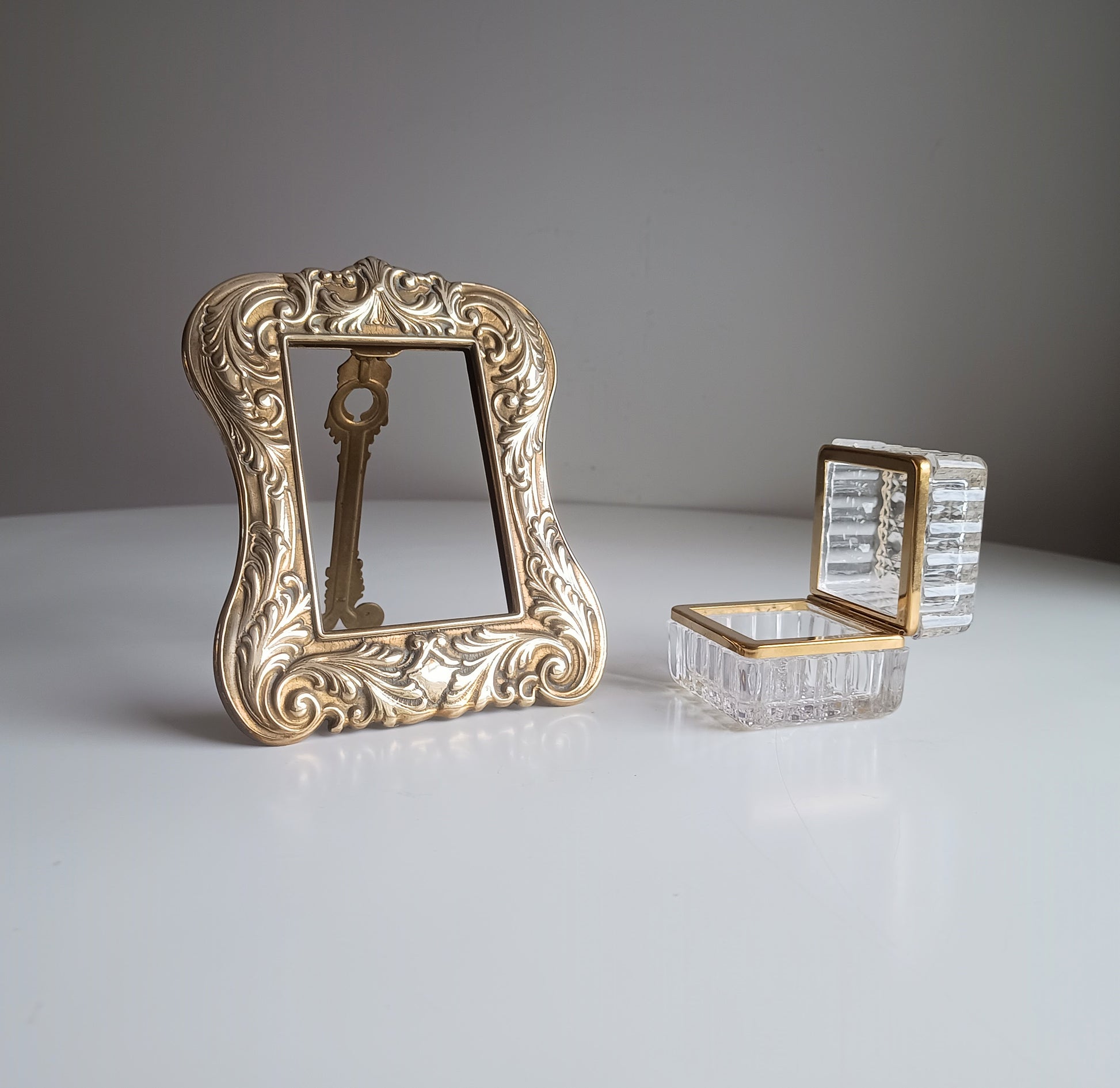 Vintage Solid Brass Art Nouveau Desktop Frame Antique Easel Photo Frame with baccarat cut glass box