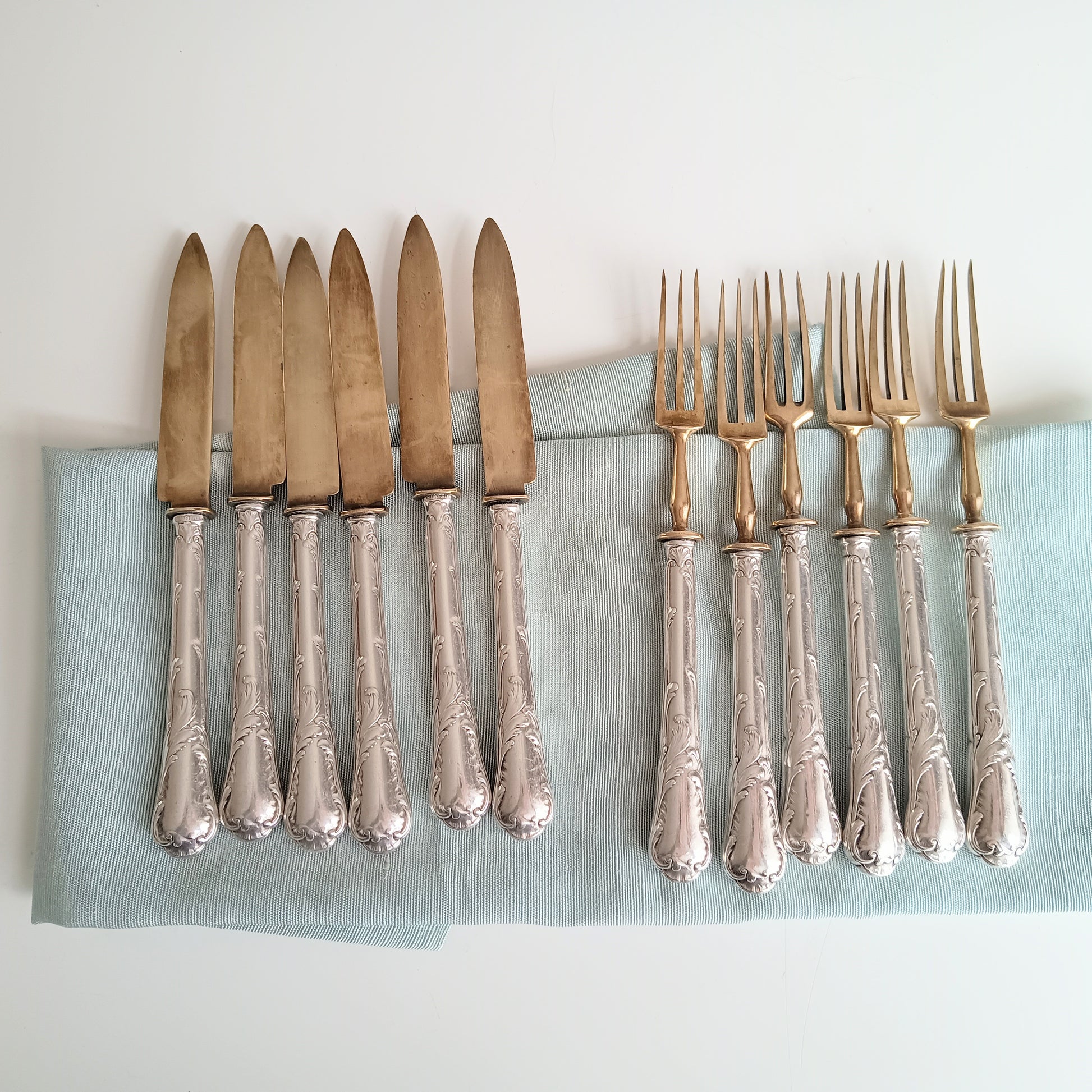 Antique French Silver Plate Handles and Gilt Blades Dessert or Fruit Curlery Set: Six Knives and Six Three-Prong Forks, Christofle, 1900