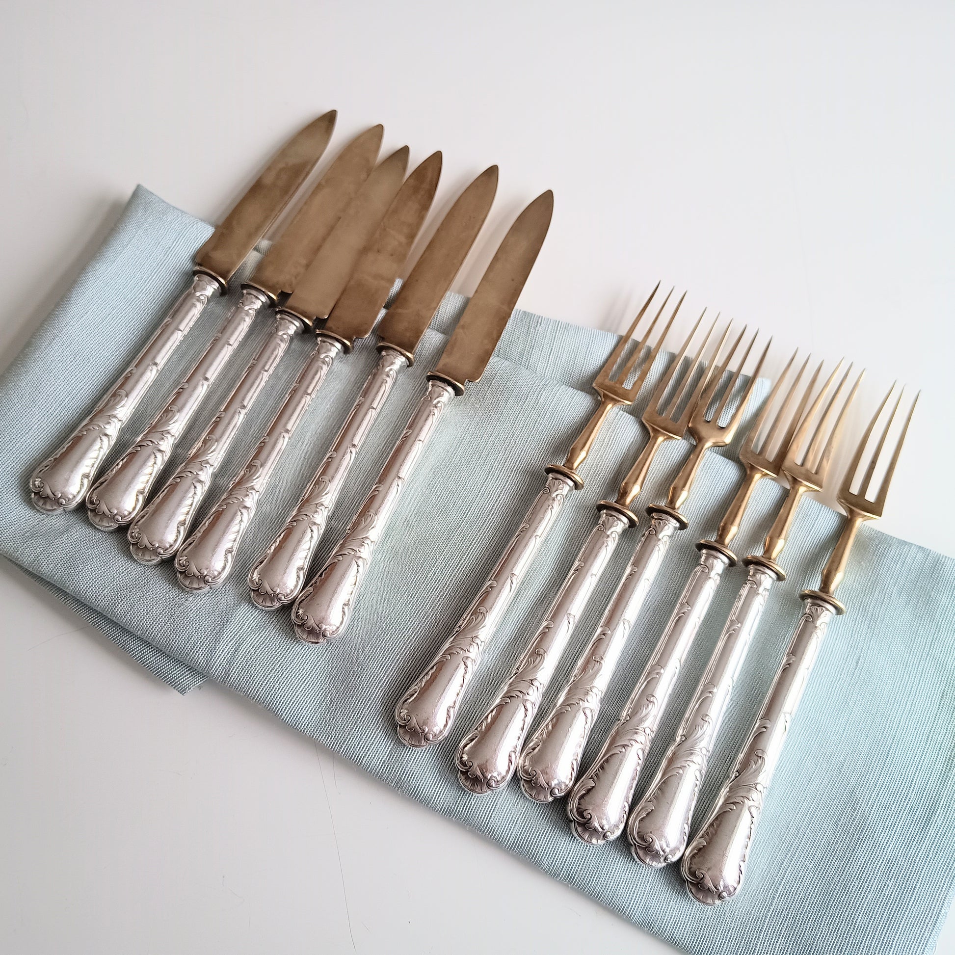 Antique French Silver Plate Handles and Gilt Blades Dessert or Fruit Curlery Set: Six Knives and Six Three-Prong Forks, Christofle, 1900