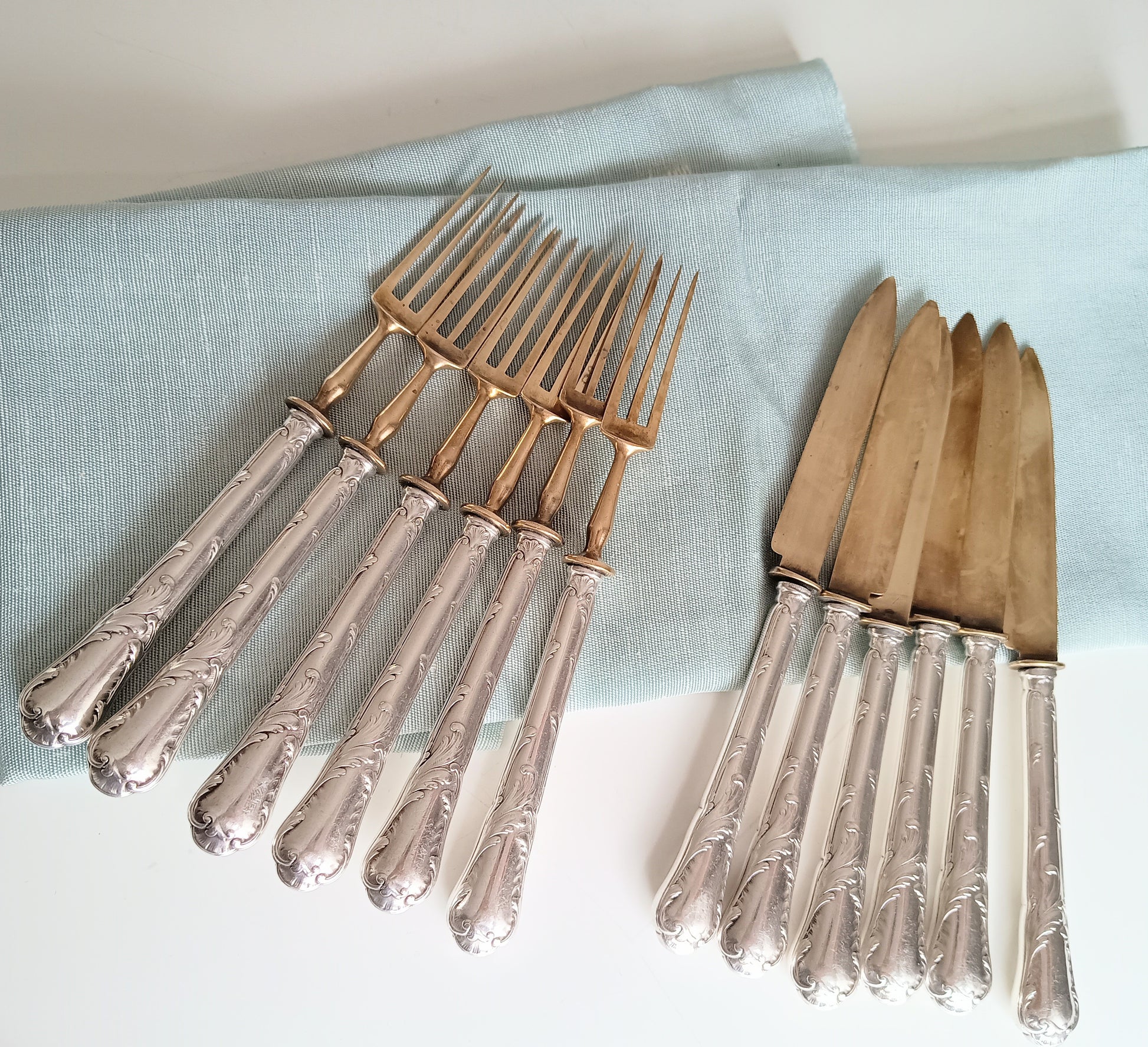 Antique French Silver Plate Handles and Gilt Blades Dessert or Fruit Curlery Set: Six Knives and Six Three-Prong Forks, Christofle, 1900