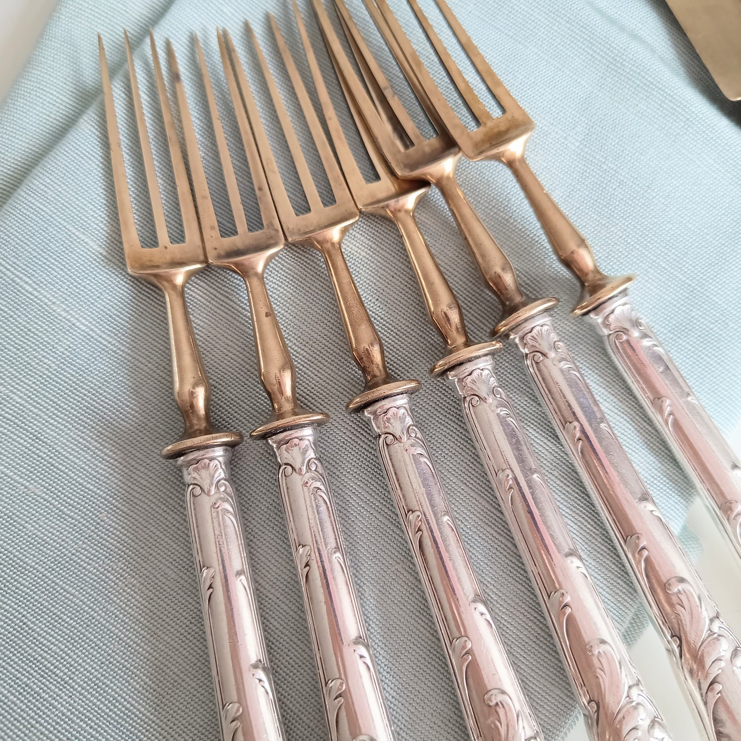 Antique French Silver Plate Handles and Gilt Blades Dessert or Fruit Curlery Set: Six Knives and Six Three-Prong Forks, Christofle, 1900