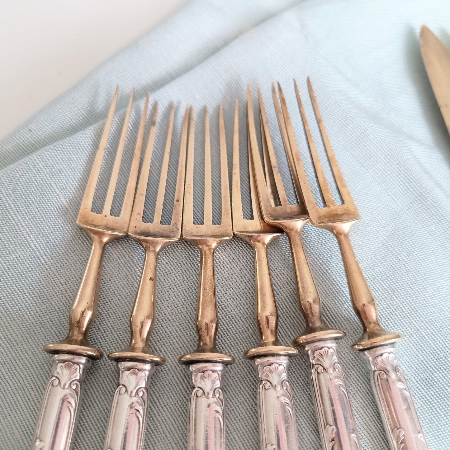 Antique French Silver Plate Handles and Gilt Blades Dessert or Fruit Curlery Set: Six Knives and Six Three-Prong Forks, Christofle, 1900