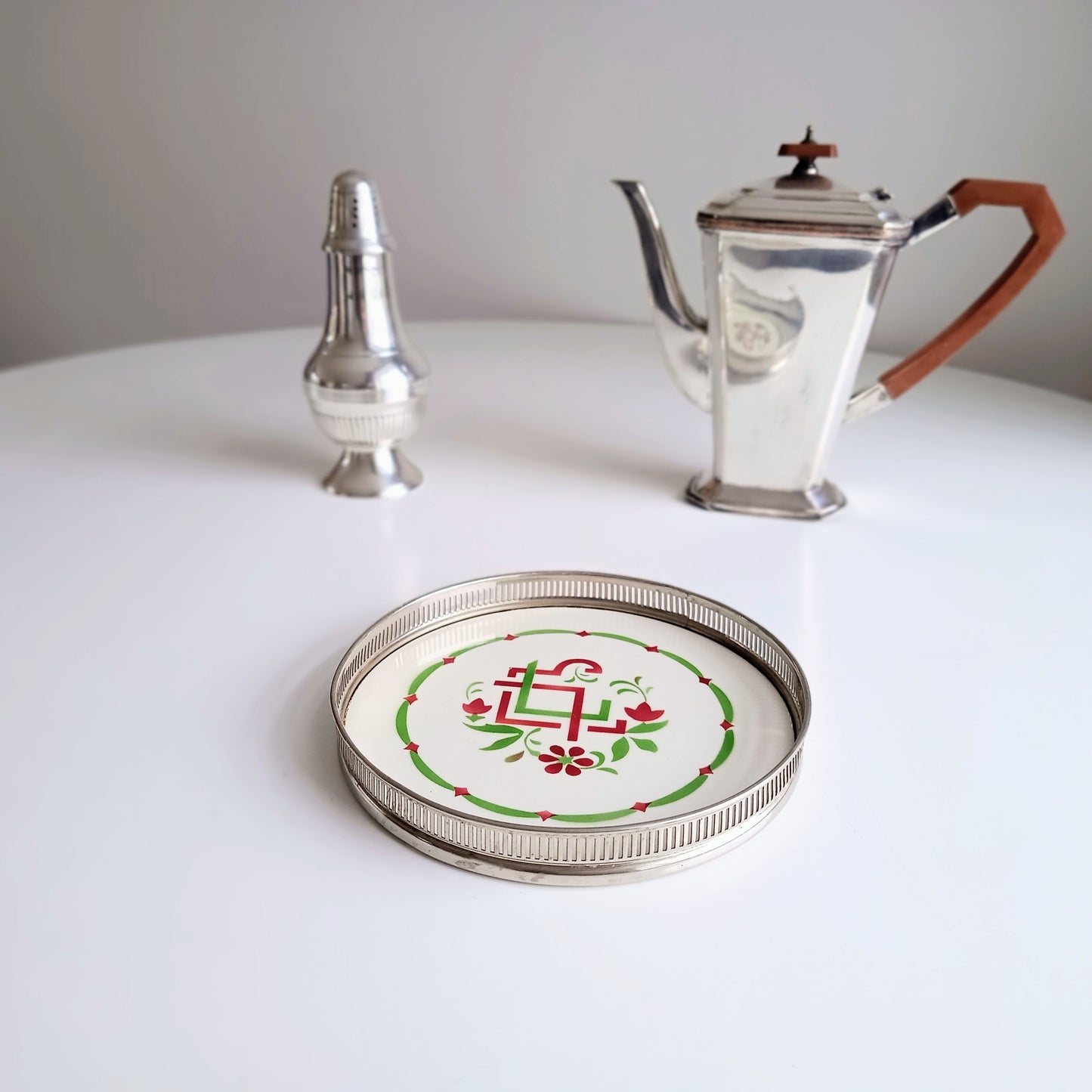 Authentic Jugendstil Tray: WMF Mount, Art Nouveau Ceramic Centre