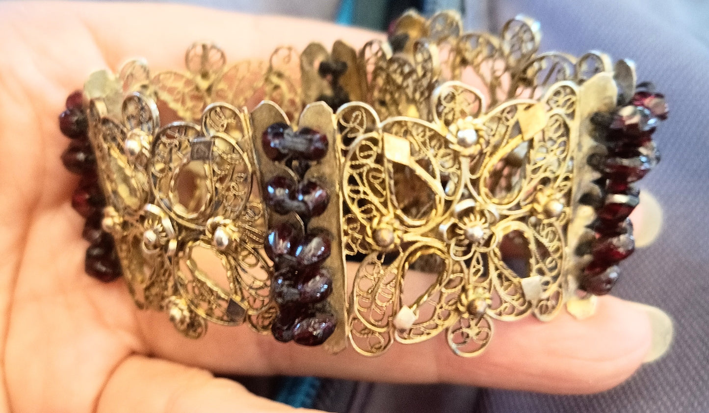 Antique 19thc Swiss Nidwalden Silver Filigree Pyrope Garnet Halbatti Bracelet: Alpine Folk ArtAuthentic 19th-century Swiss "Halbatti" panel bracelet from the Canton of Nidwalden.
A rare example of regional alpine Trachtenschmuck (traditional folk costum