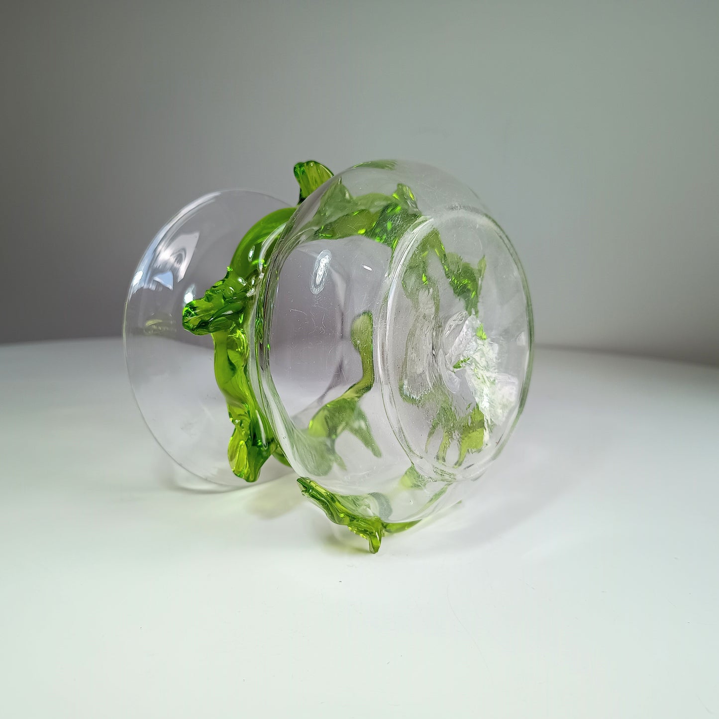 Edwardian or Victorian Art Glass Bowl Vase with Emerald Green Rigaree Trailing Rough Pontil, circa 1900