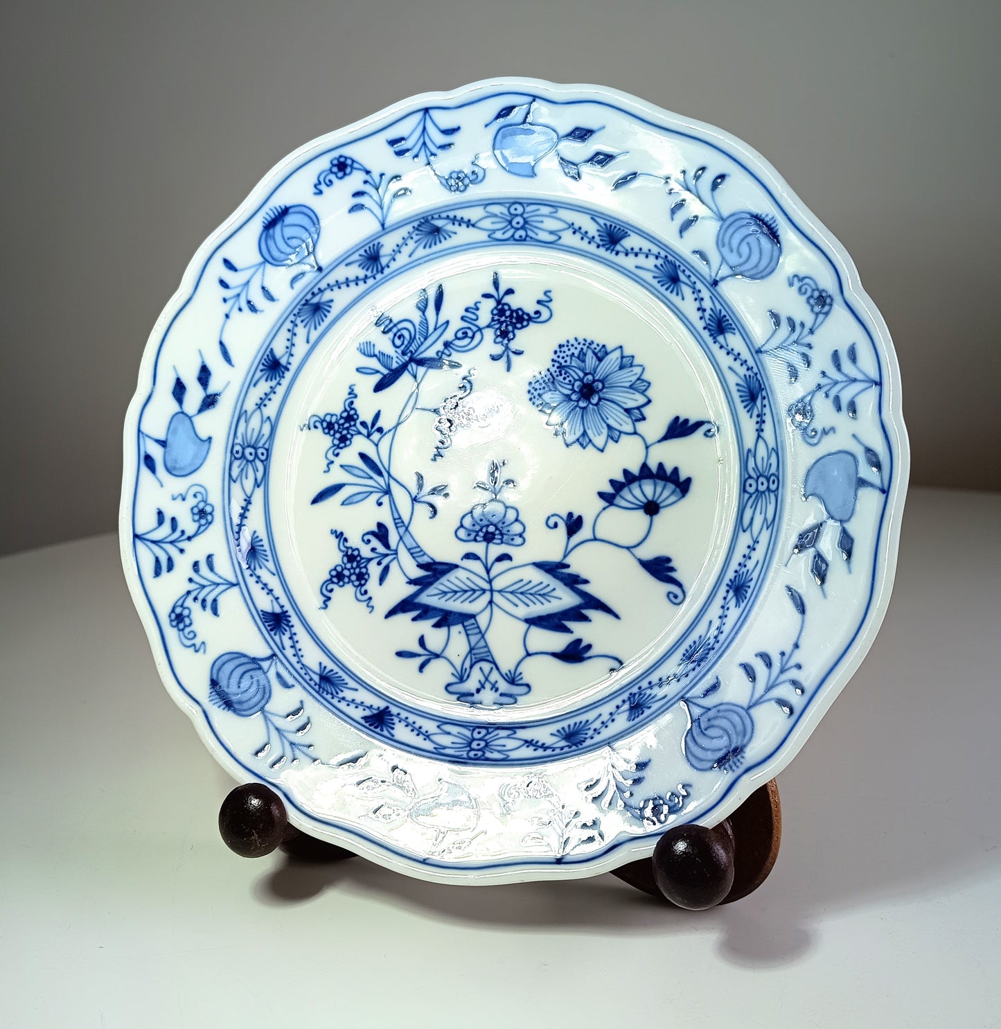 Authentic Vintage Blue on White Meissen Porcelain Cake or Cheese Plate 19 cm Blue Onion Zwiebelmuster Pattern