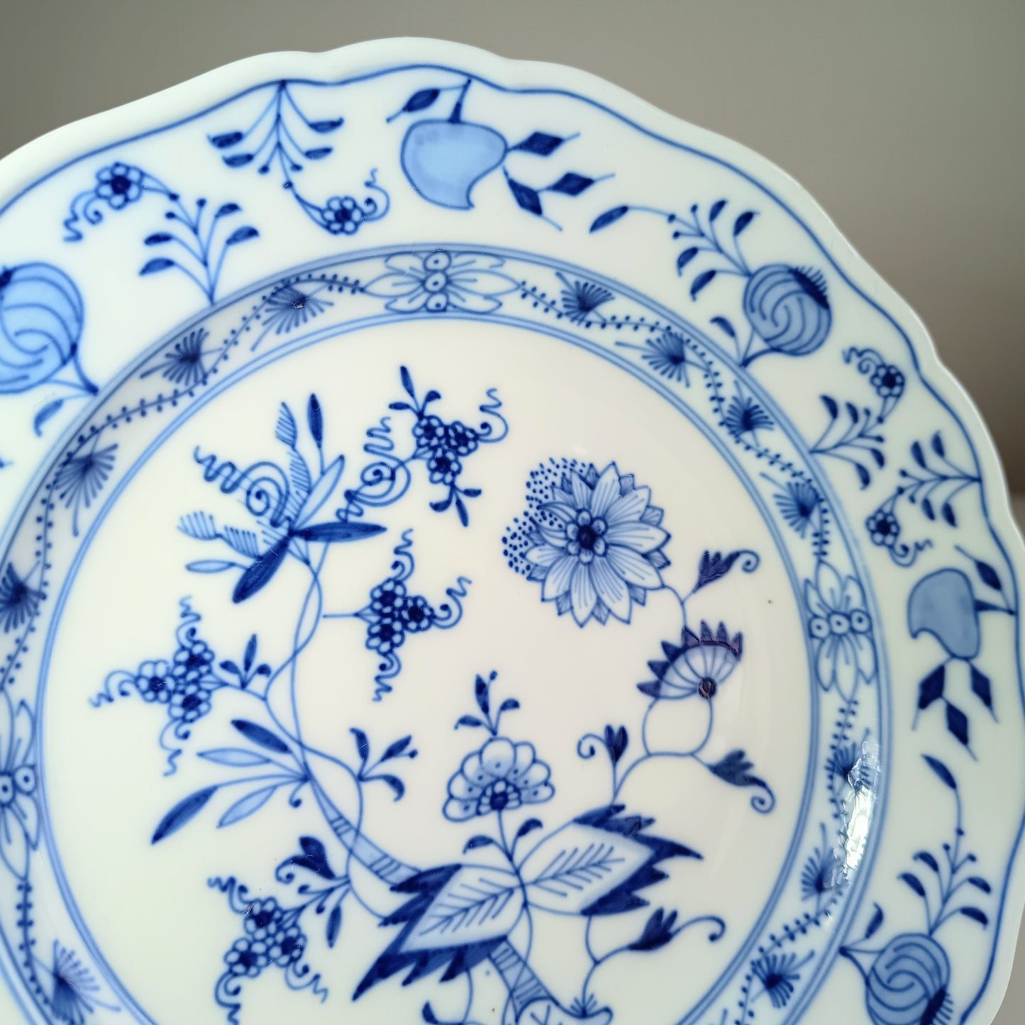 Authentic Vintage Blue on White Meissen Porcelain Cake or Cheese Plate 19 cm Blue Onion Zwiebelmuster Pattern