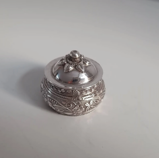 Vintage miniature solid silver box for dressing table or to keep pills with decorative lid made in Antique Persian style with hallmark 800