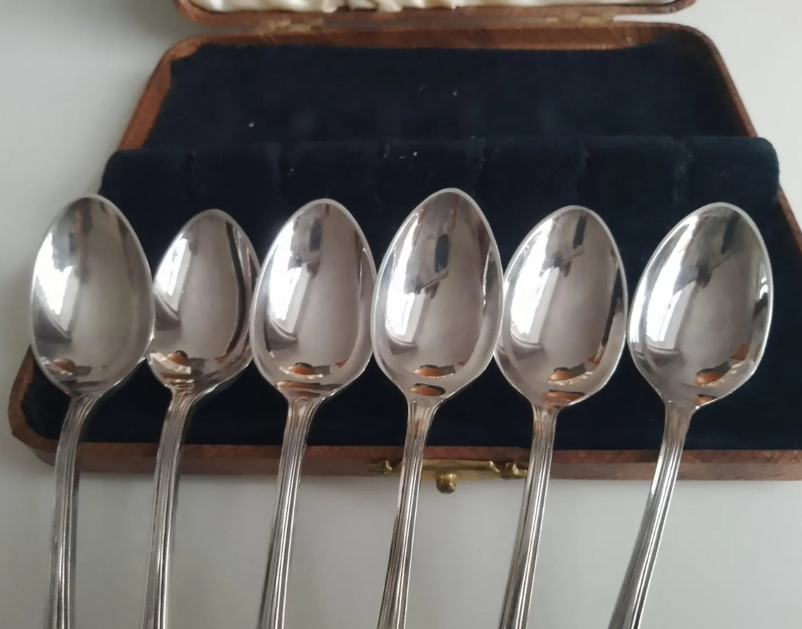 Antique or Vintage English Quality Silver Plate Coffee Spoons in Late Art Nouveau Pattern Cased and Signed with Registered Design 68238