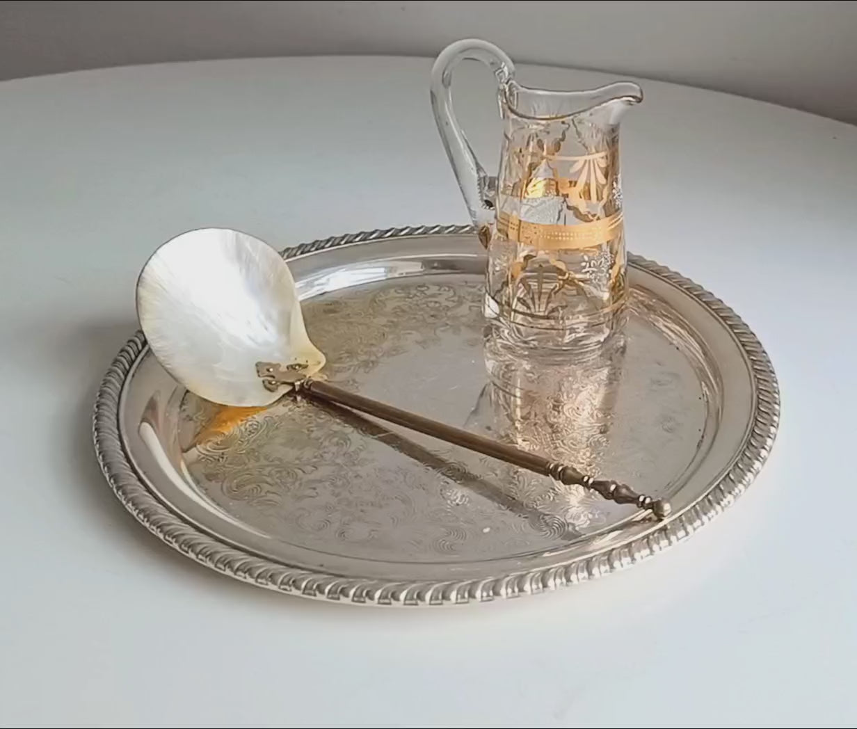 Art Nouveau Edwardian Mother of Pearl Caviar or Seafood Serving Shell Spoon with Decorative Handle 1900s