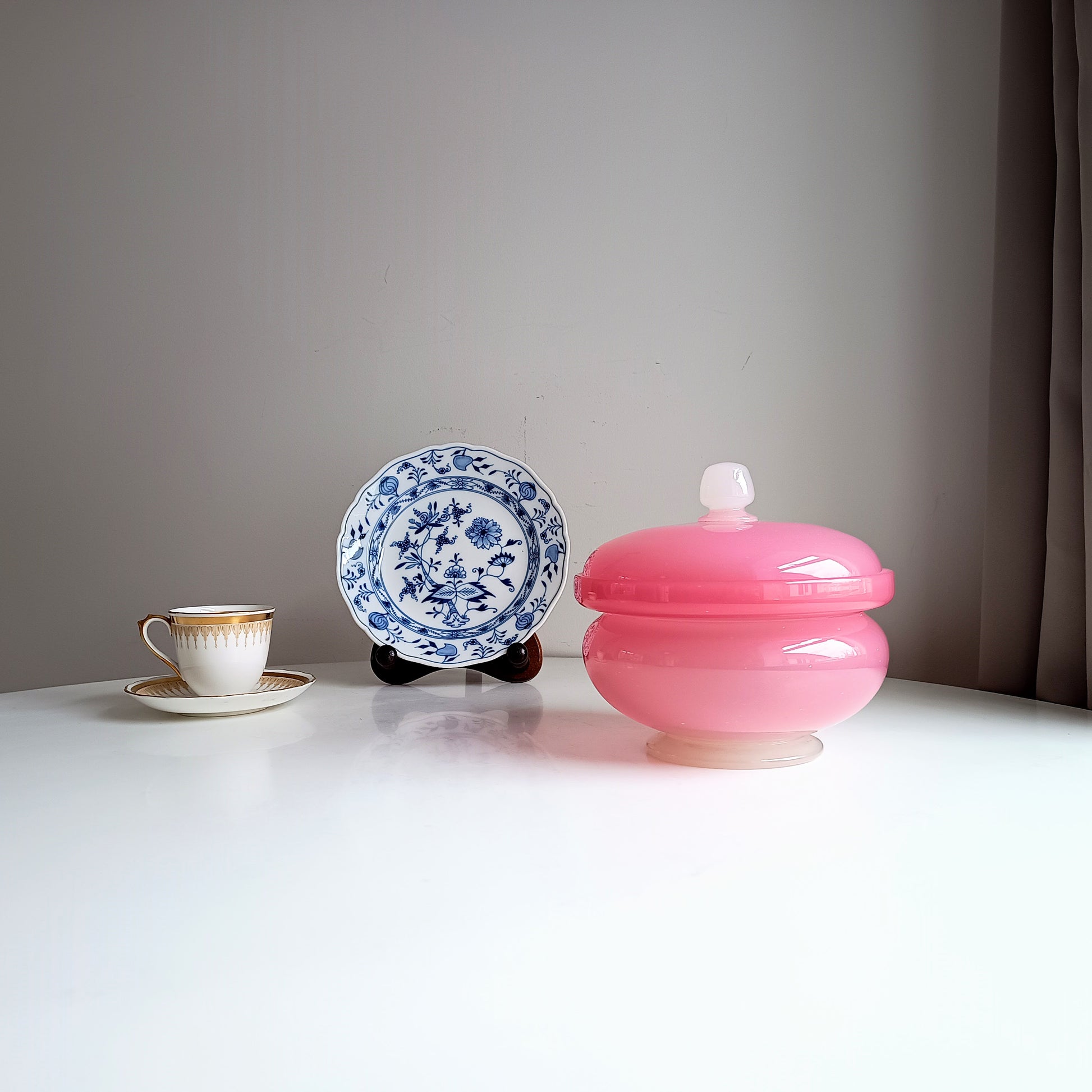 Large Opaline Glass Stevens & Williams Biscuits Barrel or Lidded Cookies Jar in Dusty Pink Rose and Off White Colour