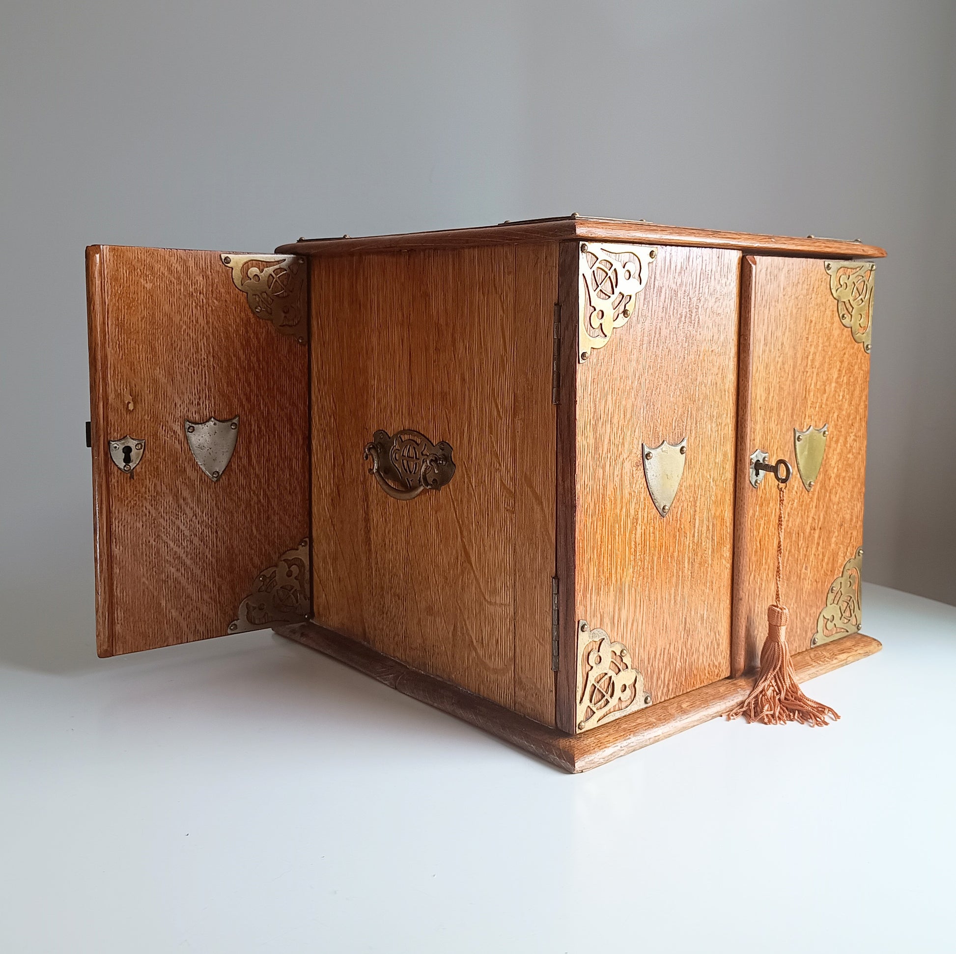 Rare Antique English Quarter Sawn Oak Gentlemans Smokers Cabinet or Humidor With Hidden Whisky Compartment 1890s - 1900s