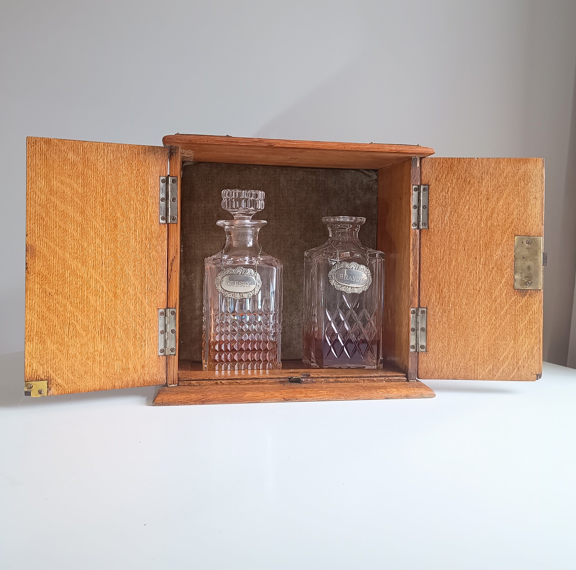 Rare Antique English Quarter Sawn Oak Gentlemans Smokers Cabinet or Humidor With Hidden Whisky Compartment 1890s - 1900s