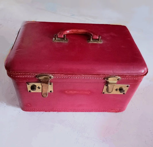Nothing says “I travel in style” quite like Vintage Red Leather Train Luggage Case in Gucci style