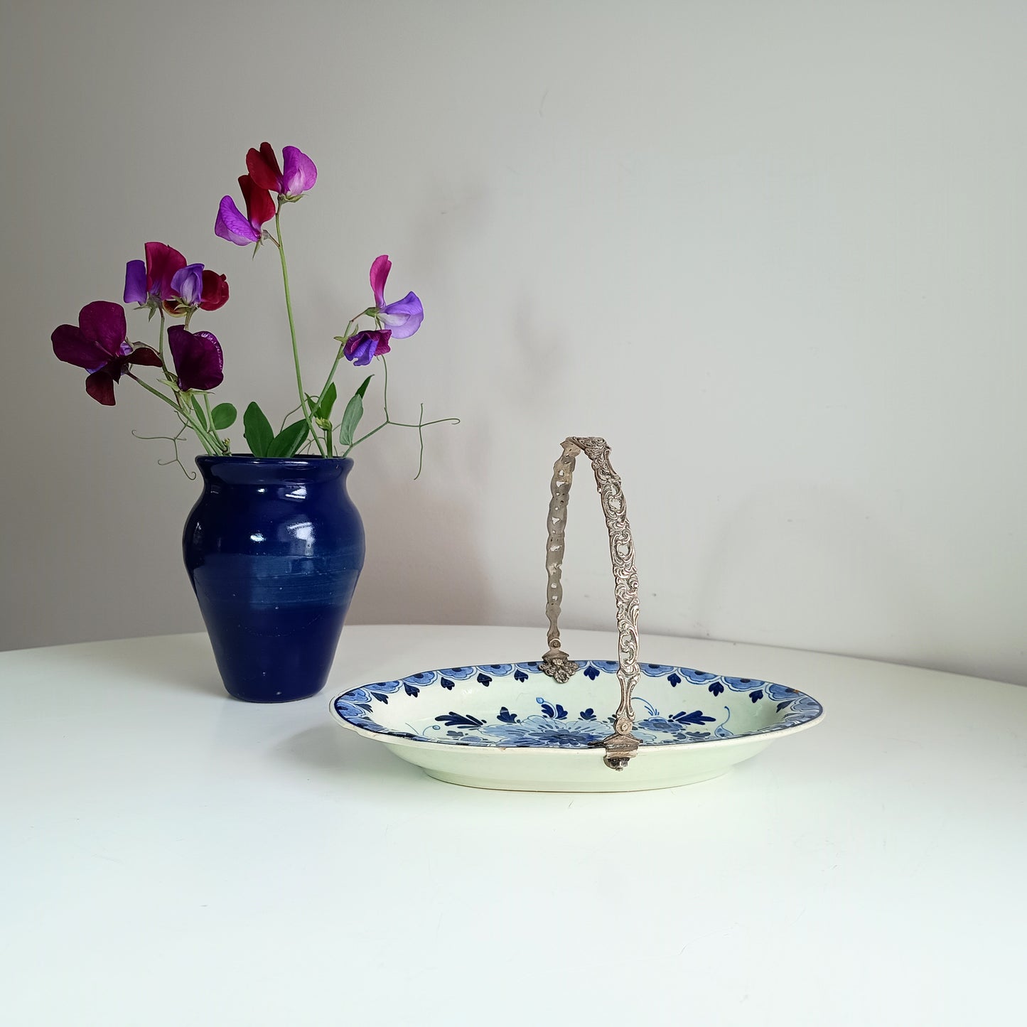 Vintage Delftware Pastry Server with 830 Silver Swing Handle – Delft Blauw, Pre/Post WWII, BW Factory