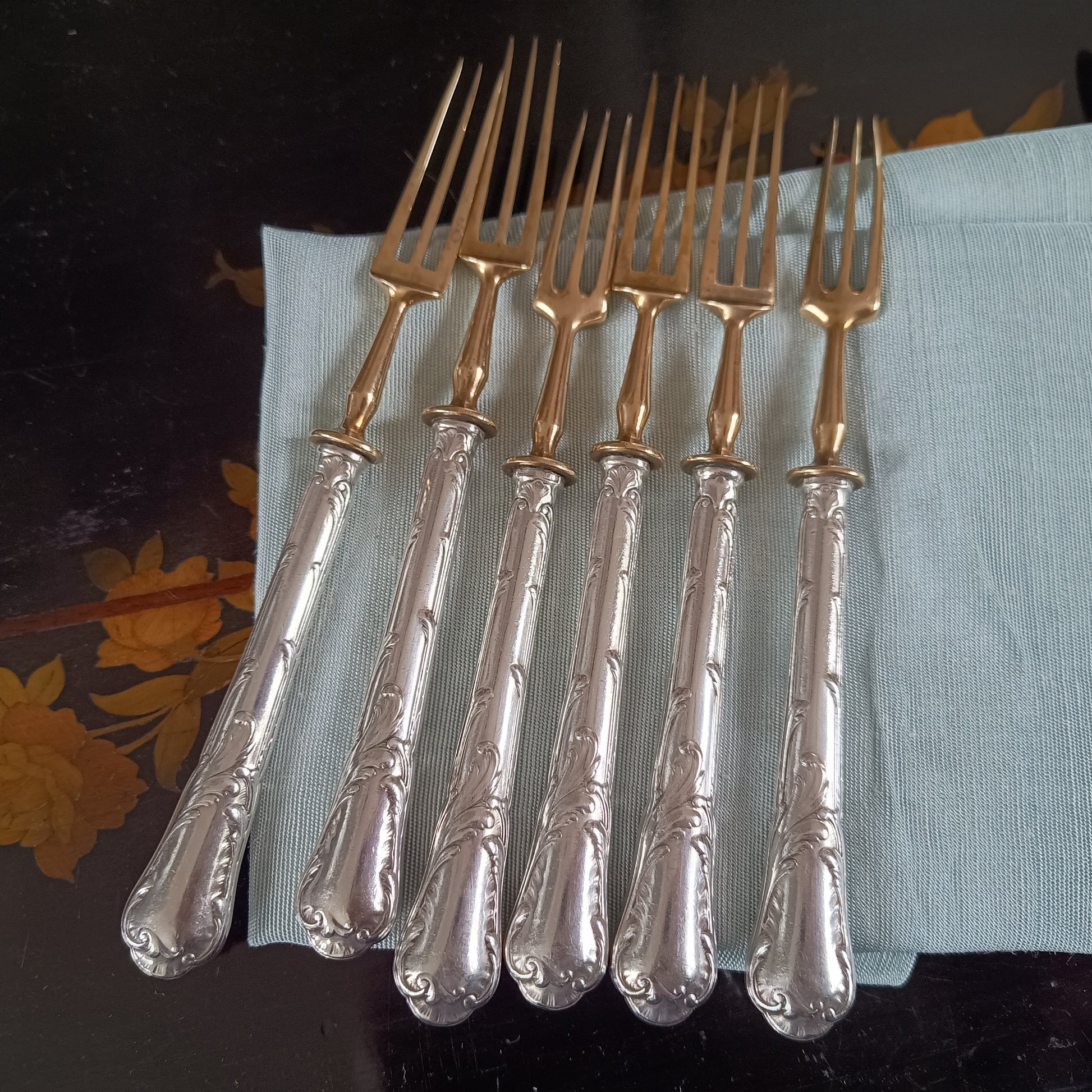 Antique French Silver Plate Handles and Gilt Blades Dessert or Fruit Curlery Set: Six Knives and Six Three-Prong Forks, Christofle, 1900