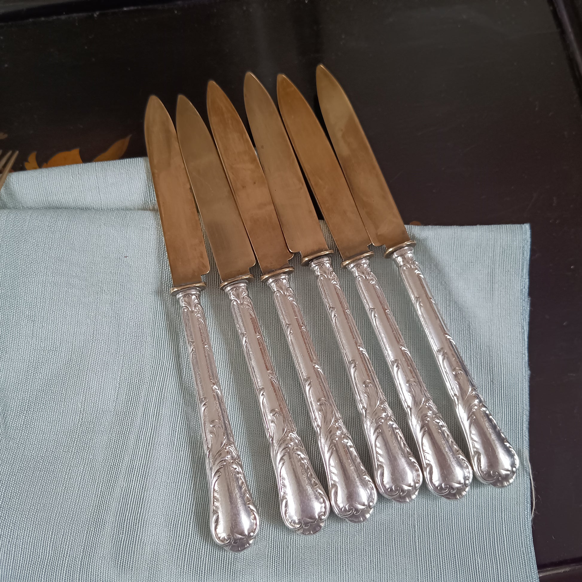 Antique French Silver Plate Handles and Gilt Blades Dessert or Fruit Curlery Set: Six Knives and Six Three-Prong Forks, Christofle, 1900