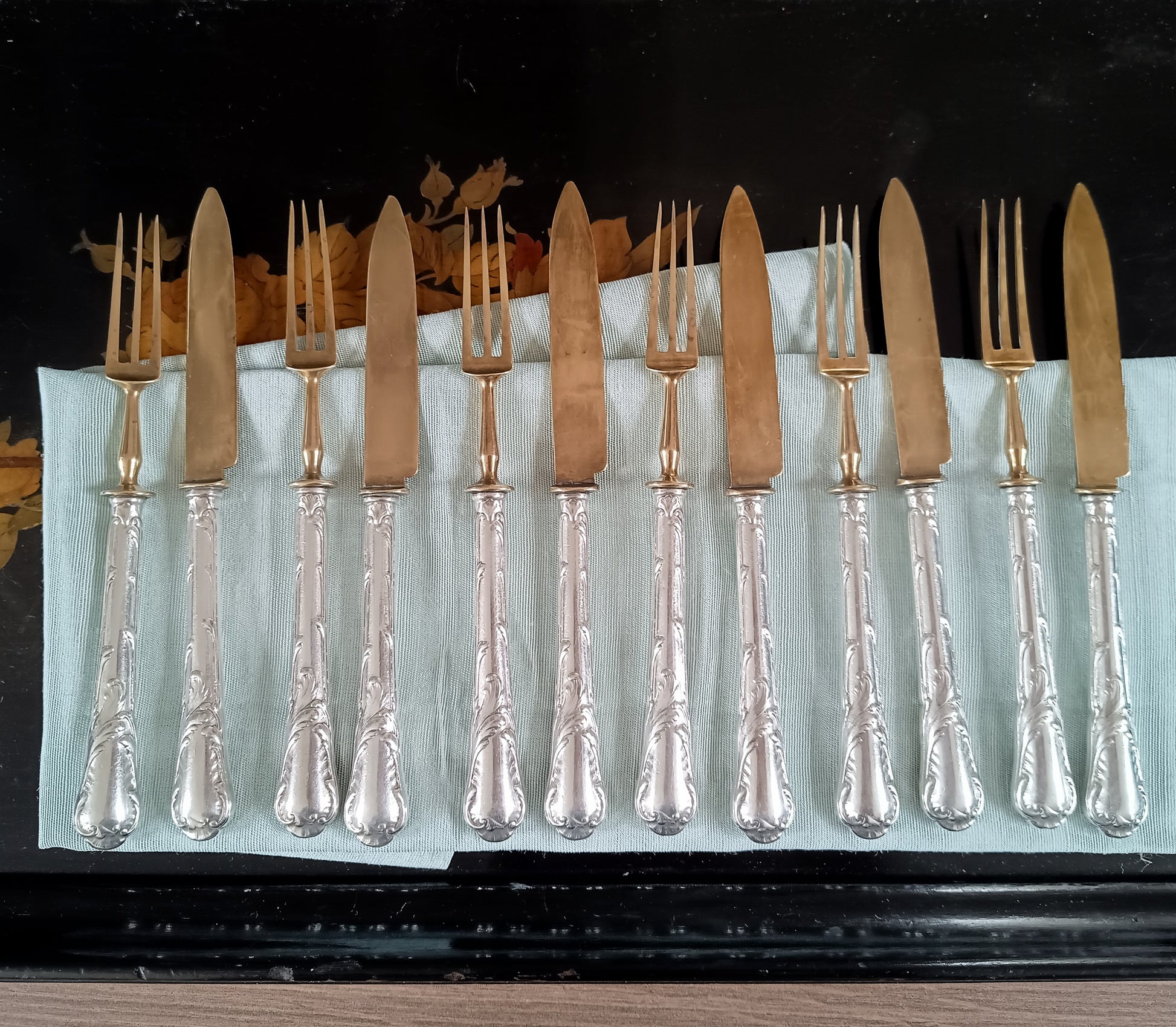 Antique French Silver Plate Handles and Gilt Blades Dessert or Fruit Curlery Set: Six Knives and Six Three-Prong Forks, Christofle, 1900