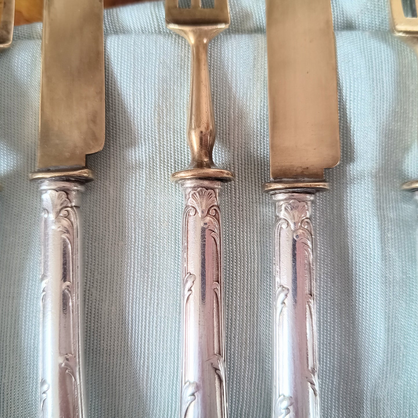 Antique French Silver Plate Handles and Gilt Blades Dessert or Fruit Curlery Set: Six Knives and Six Three-Prong Forks, Christofle, 1900