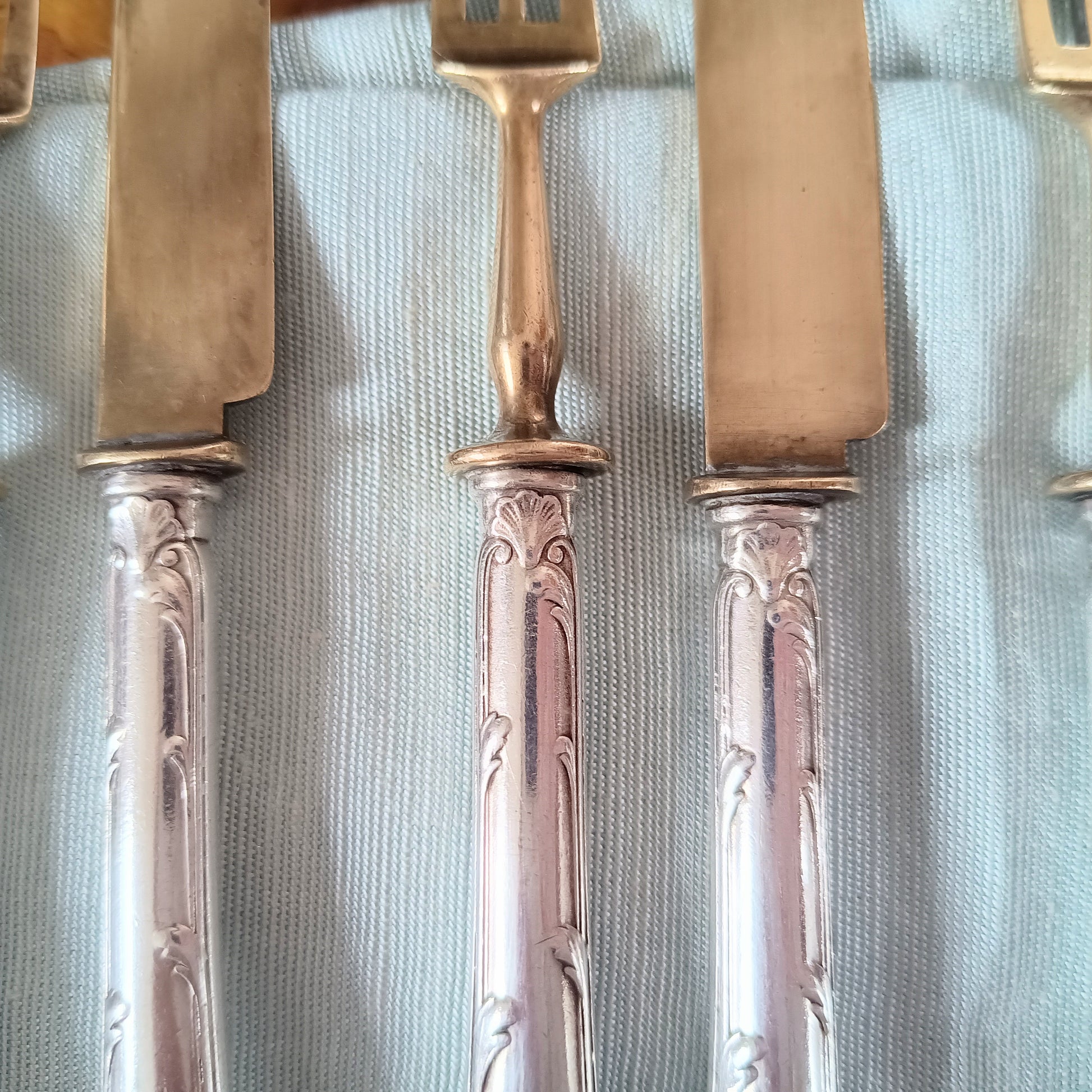 Antique French Silver Plate Handles and Gilt Blades Dessert or Fruit Curlery Set: Six Knives and Six Three-Prong Forks, Christofle, 1900
