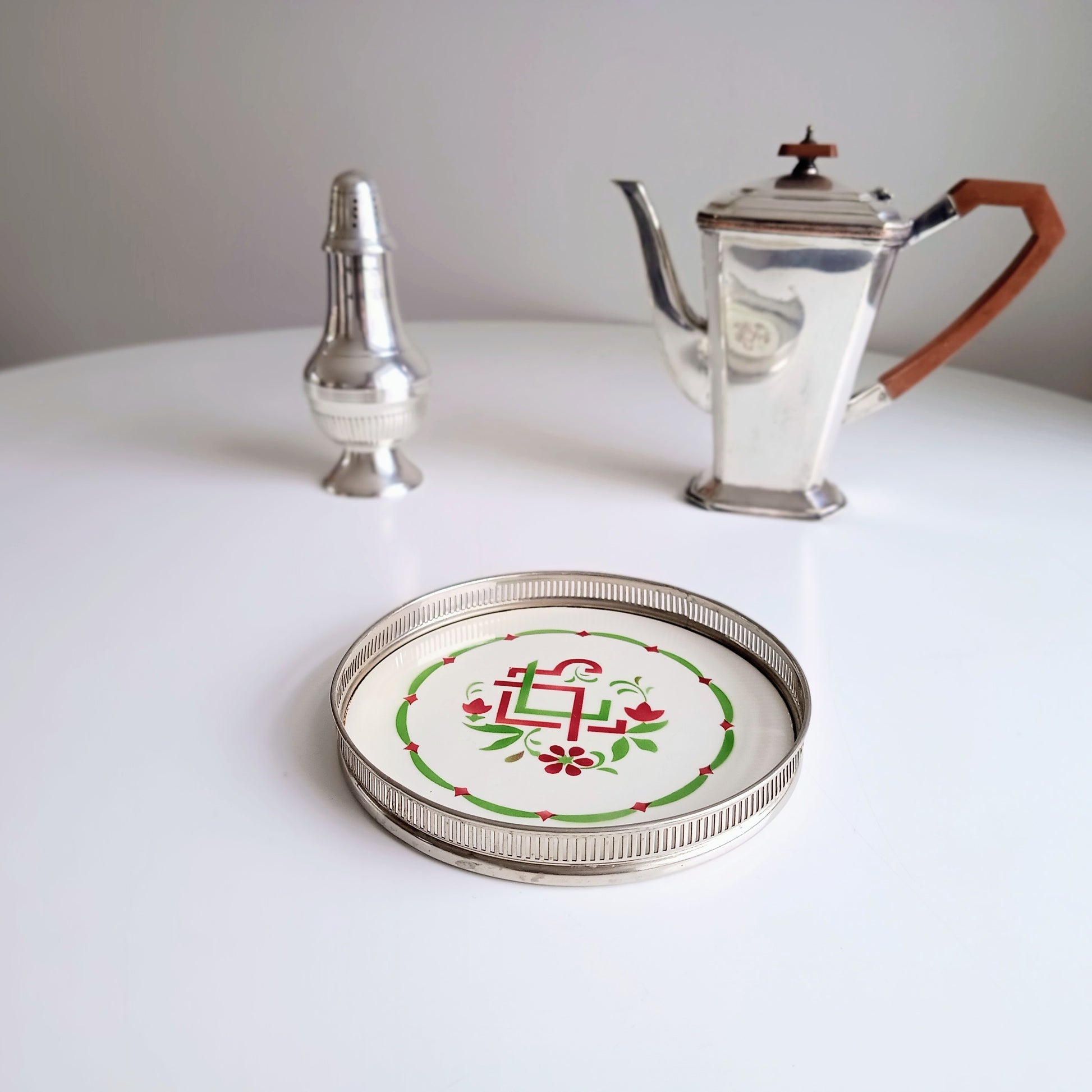 Authentic Jugendstil Tray: WMF Mount, Art Nouveau Ceramic Centre