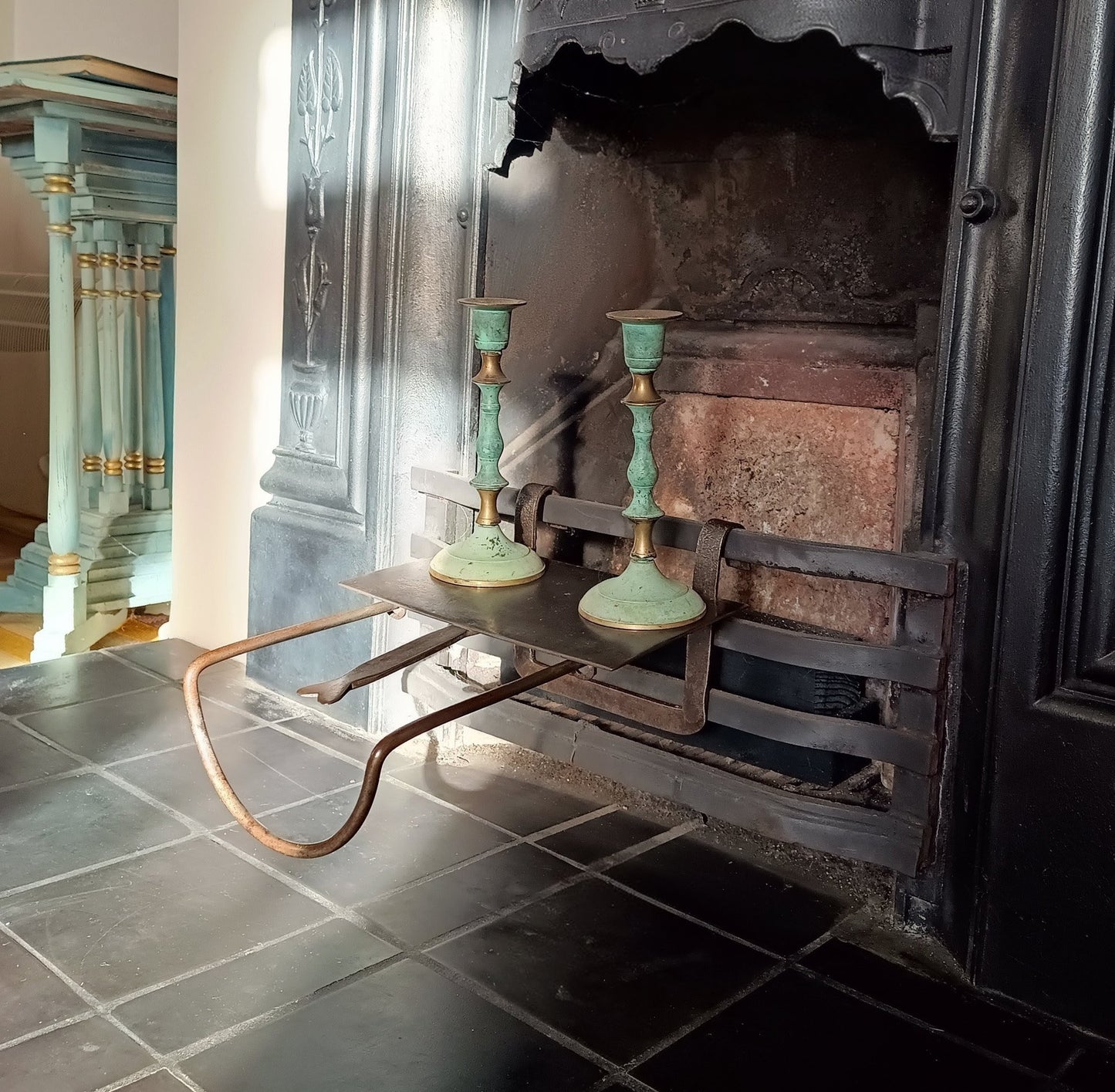 Arts & Crafts Cotswolds Hand-Forged Riveted Hearth Trivet Cooking Stand, Sliding Plate Heart-shaped Finial