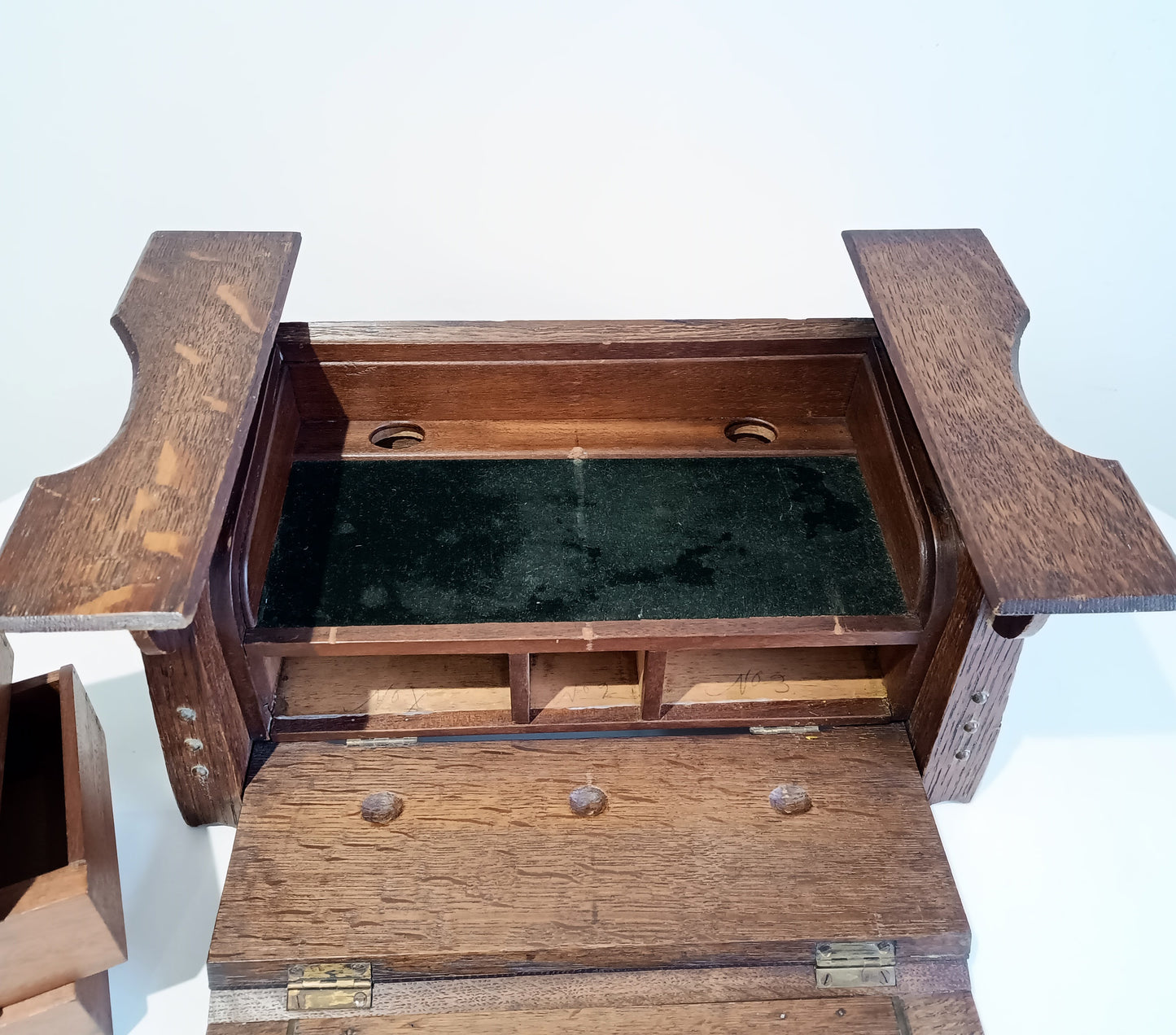 Arts and Crafts Art Nouveau Small Cabinet in Quarter-sawn Oak, Glasgow School Style