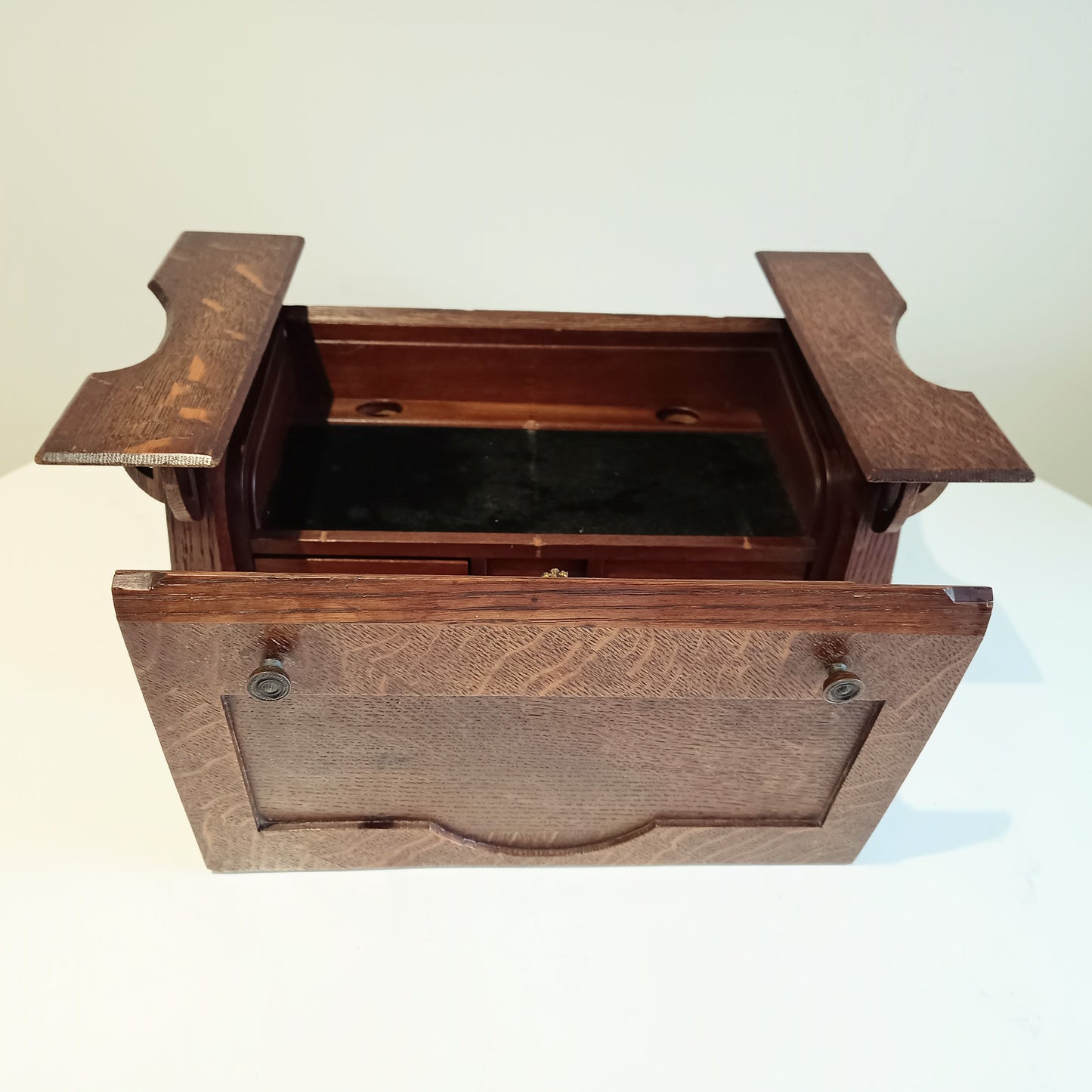 Arts and Crafts Art Nouveau Small Cabinet in Quarter-sawn Oak, Glasgow School Style