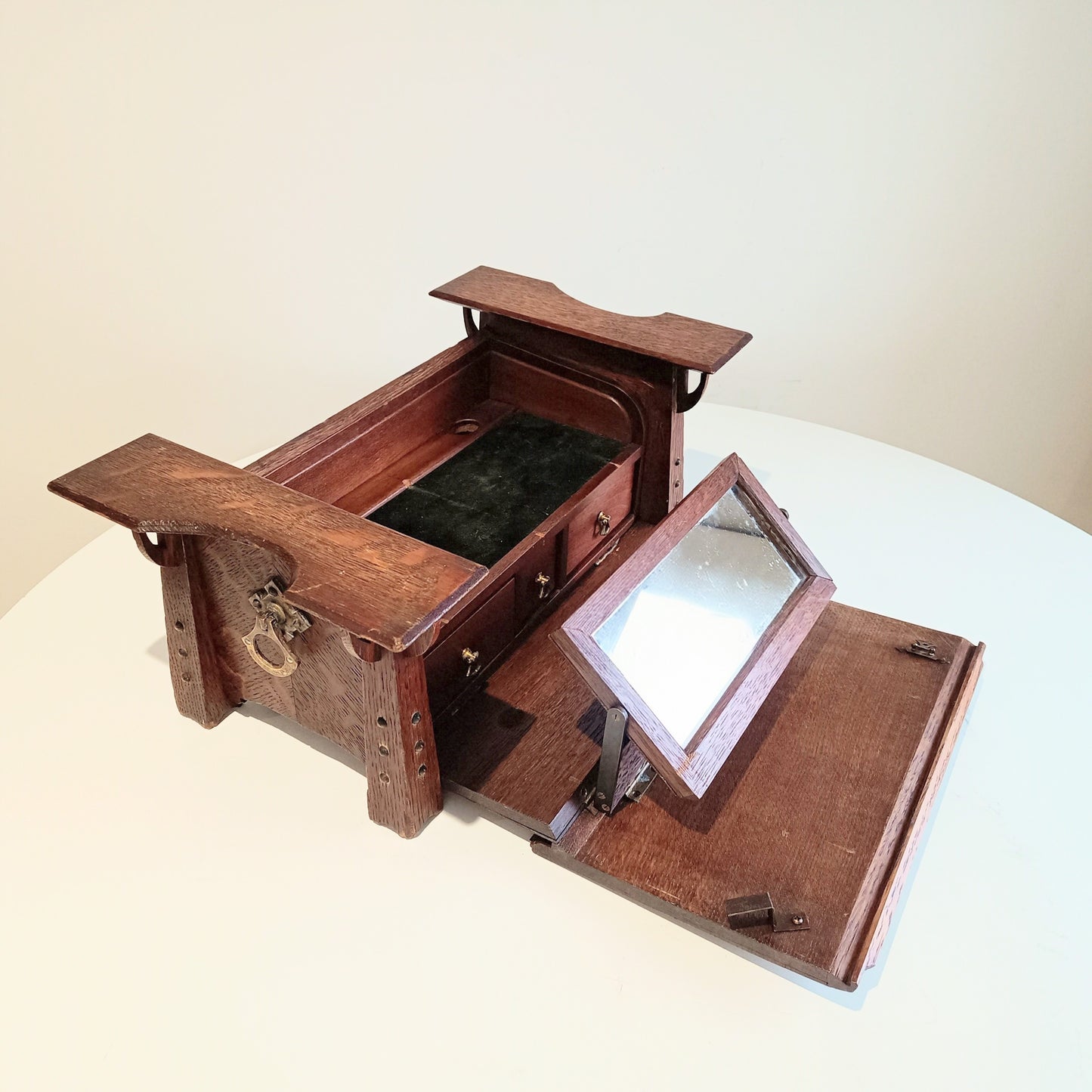 Arts and Crafts Art Nouveau Small Cabinet in Quarter-sawn Oak, Glasgow School Style