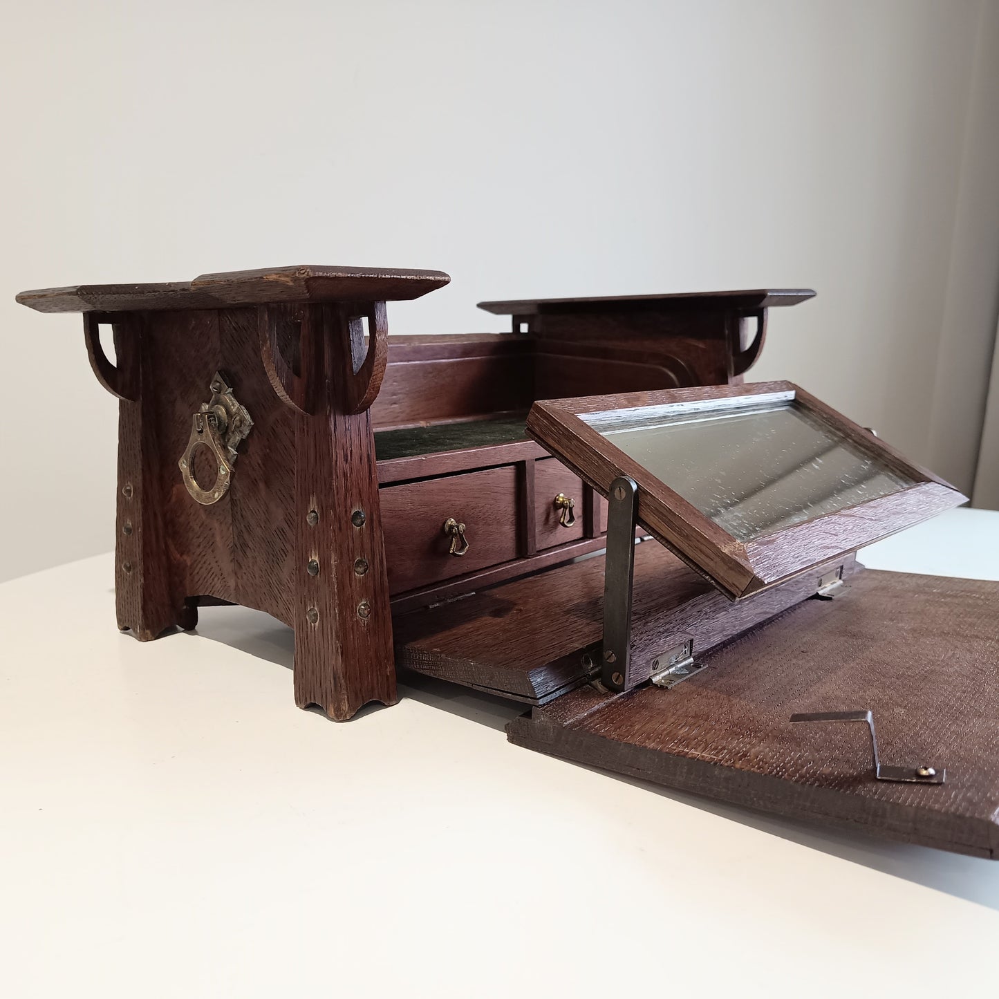 Arts and Crafts Art Nouveau Small Cabinet in Quarter-sawn Oak, Glasgow School Style