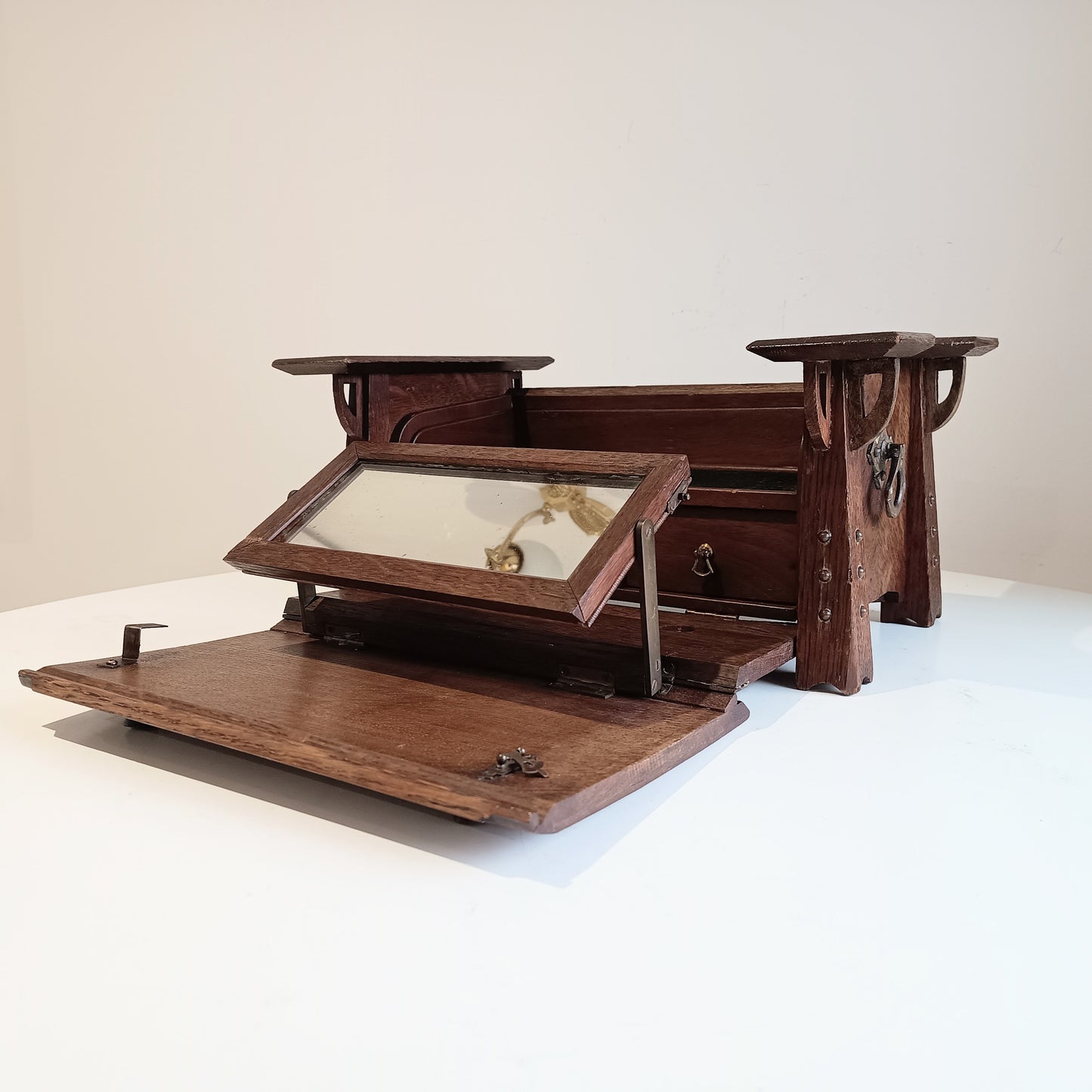 Arts and Crafts Art Nouveau Small Cabinet in Quarter-sawn Oak, Glasgow School Style