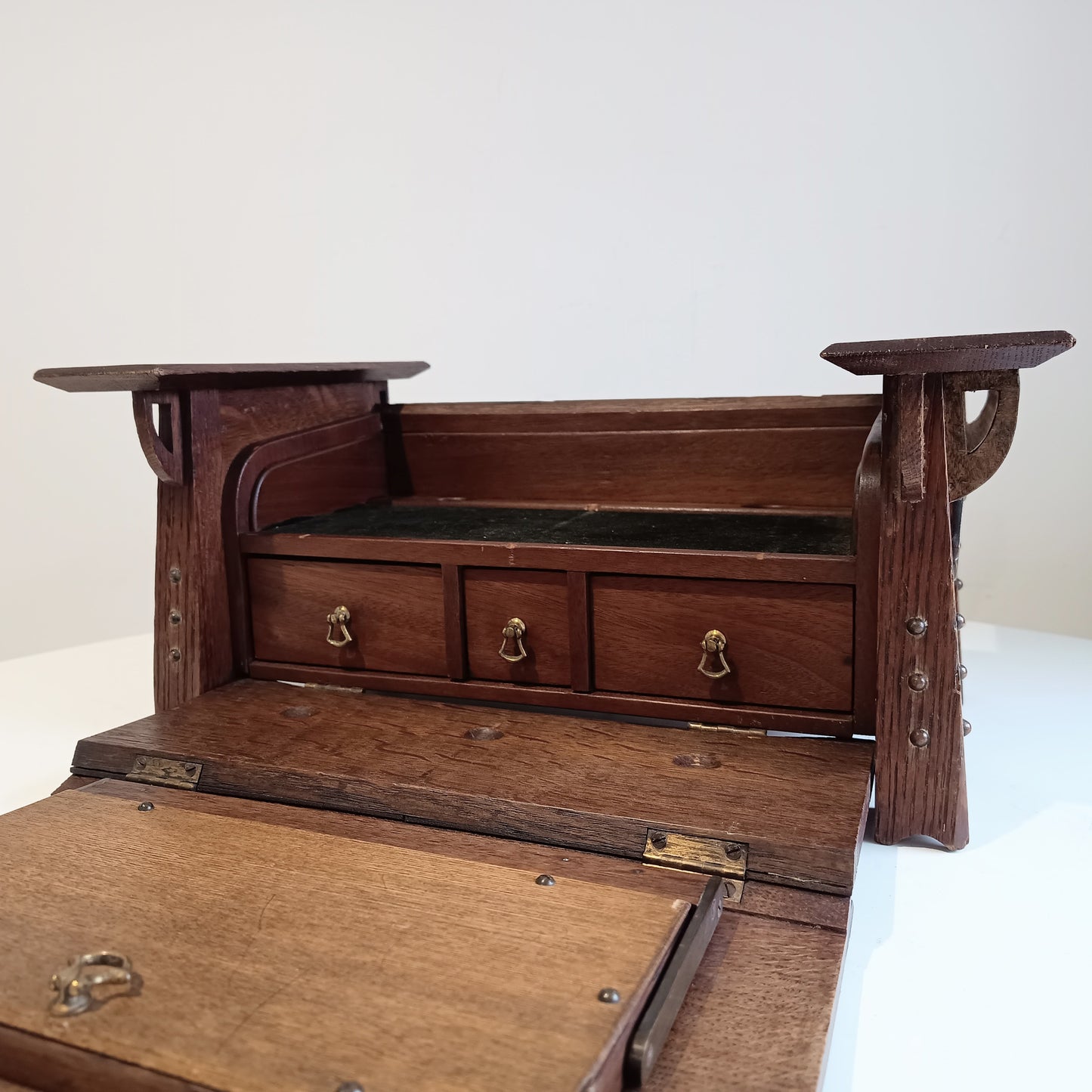Arts and Crafts Art Nouveau Small Cabinet in Quarter-sawn Oak, Glasgow School Style
