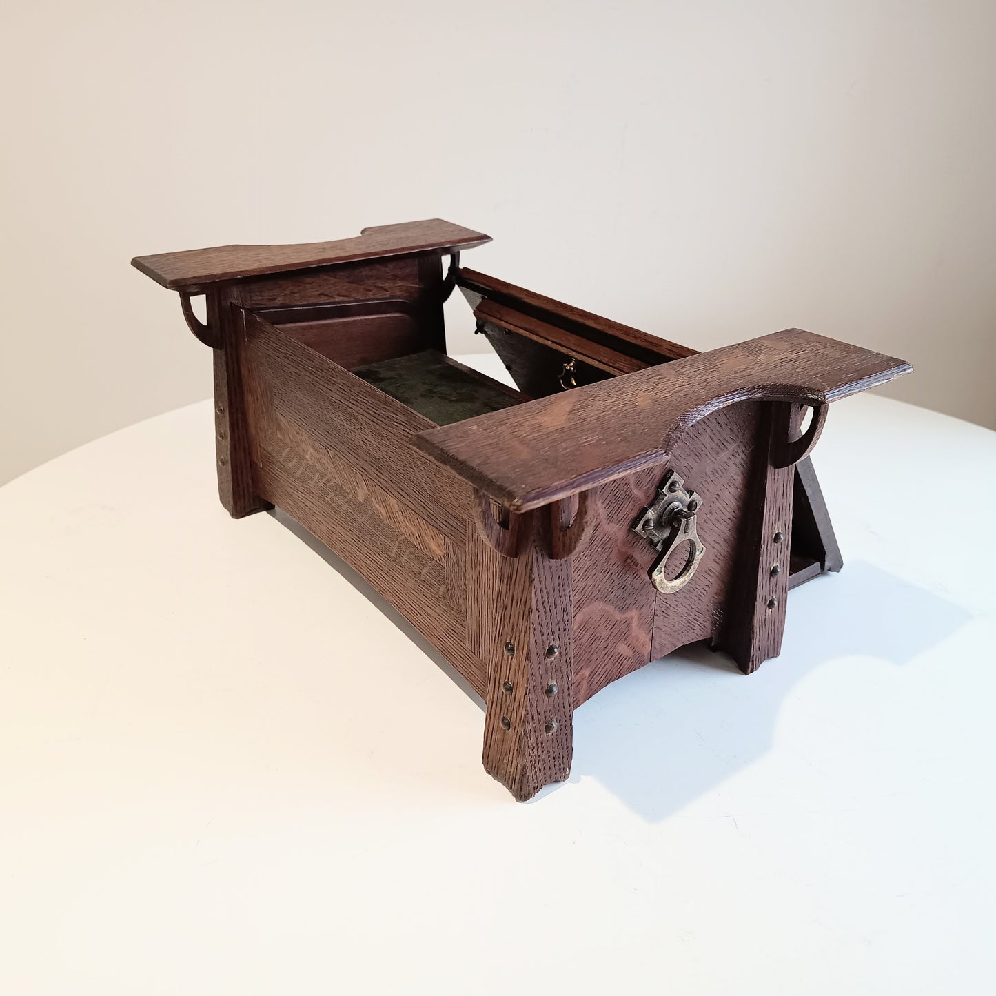 Arts and Crafts Art Nouveau Small Cabinet in Quarter-sawn Oak, Glasgow School Style