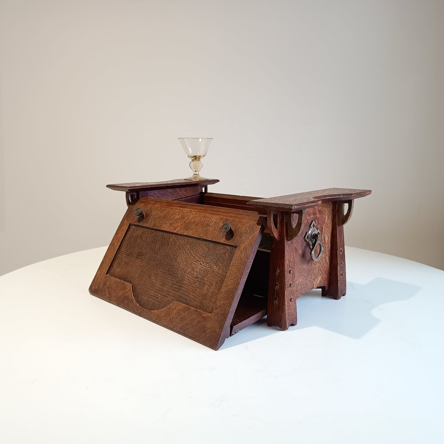 Arts and Crafts Art Nouveau Small Cabinet in Quarter-sawn Oak, Glasgow School Style