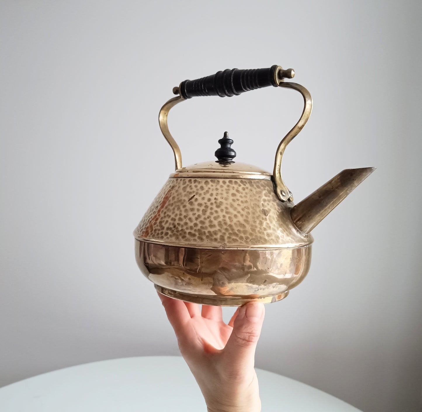 Arts and Crafts Henry Loveridge The Pekin Hammered Brass Kettle, Heart-shaped Secessionist Accents