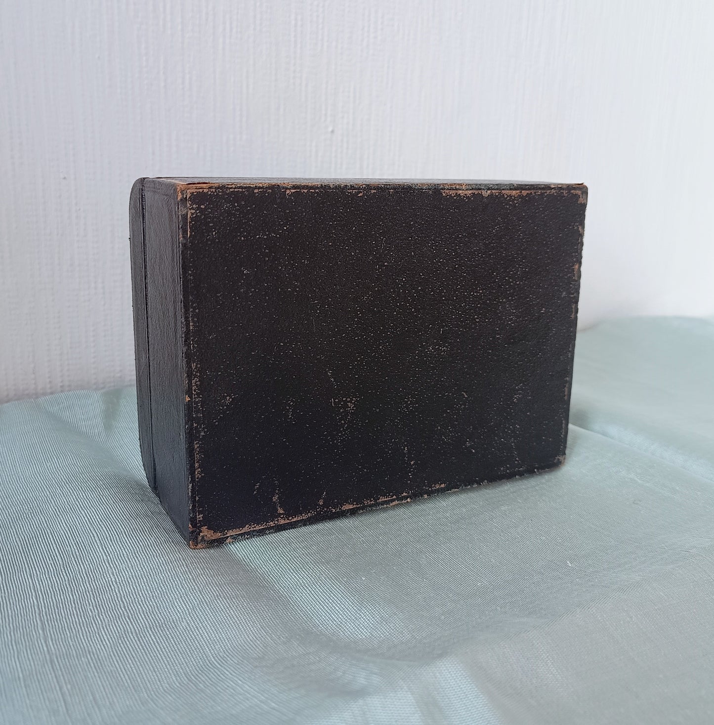 Black Victorian Gold and Silver Bullion / Coins Cash or Jewellery Box: Embossed Gold Letters