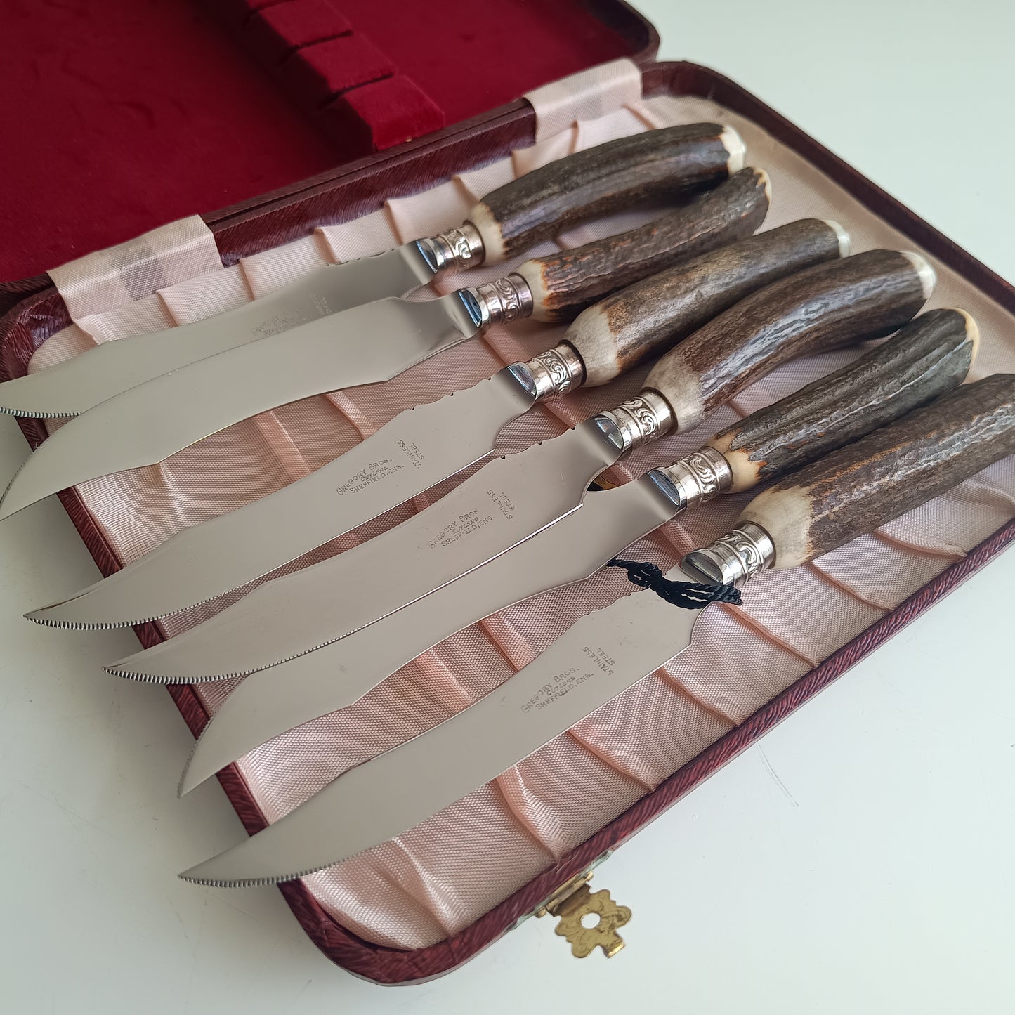 Mint Genuine Stag Handled Cased Steak Knives Set: Scalloped Spine, Back-work Notches, 1950s